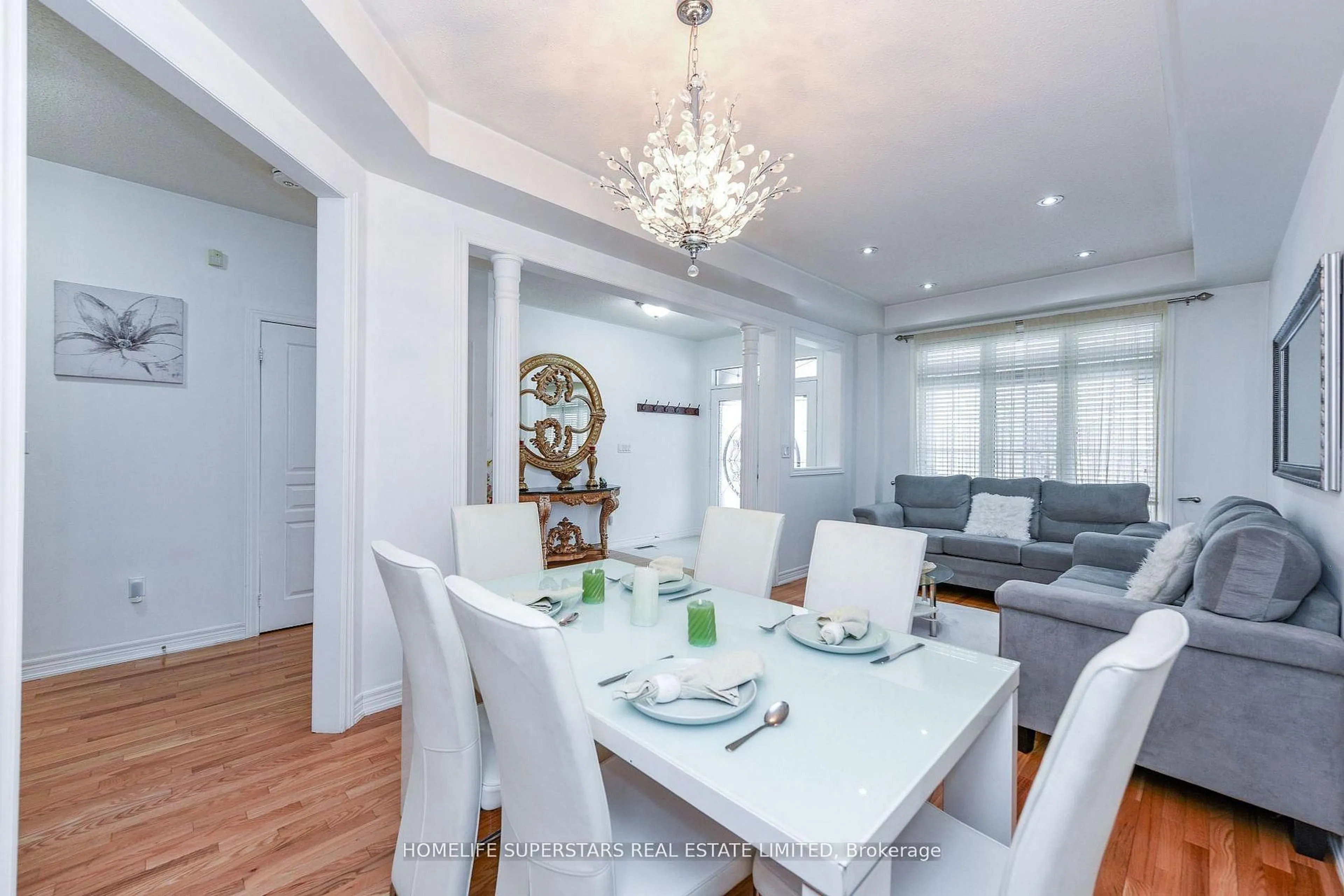 Dining room, wood/laminate floor for 27 Dovehaven Cres, Brampton Ontario L6P 2N8