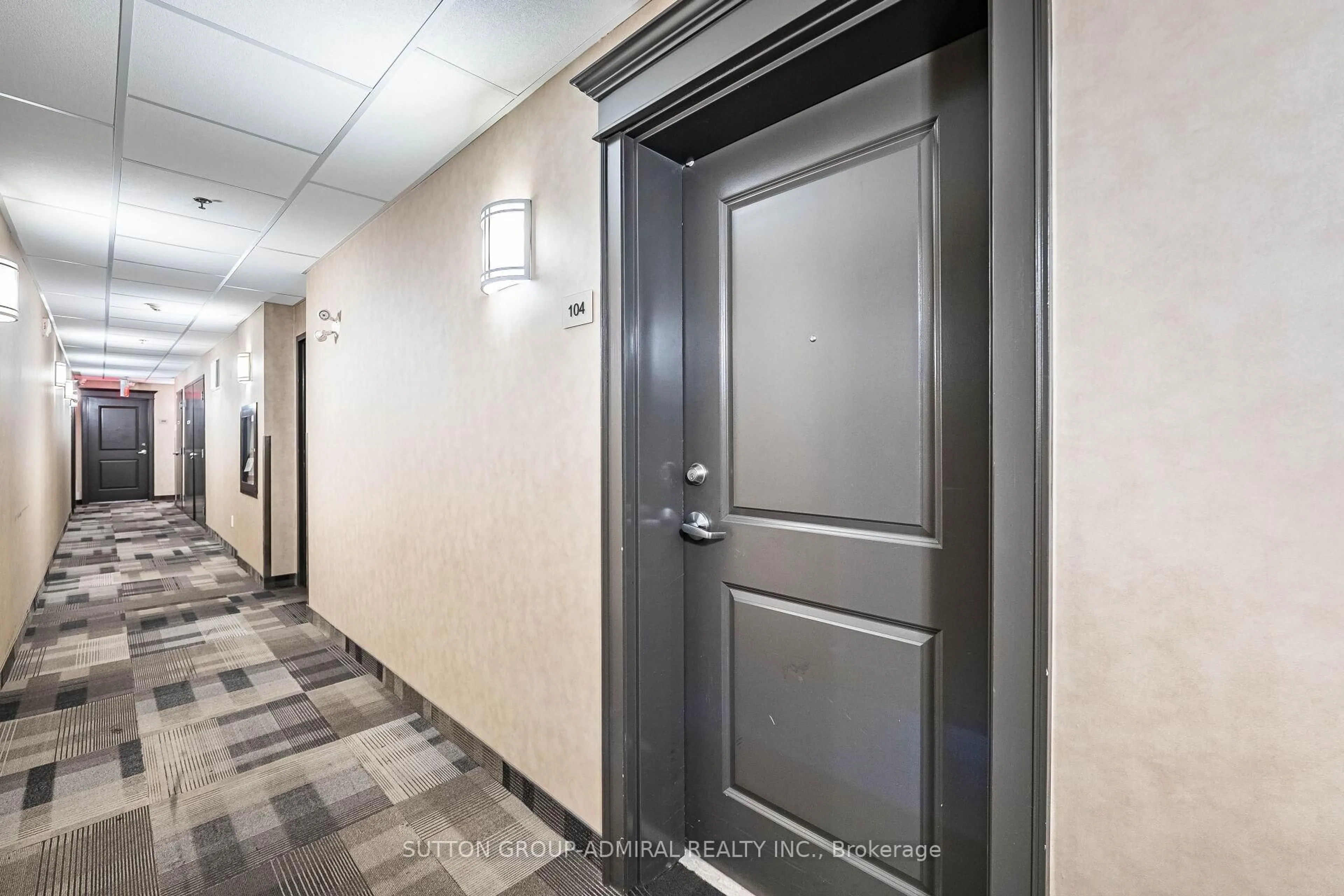 Indoor foyer for 5317 Upper Middle Rd #104, Burlington Ontario L7L 0G8