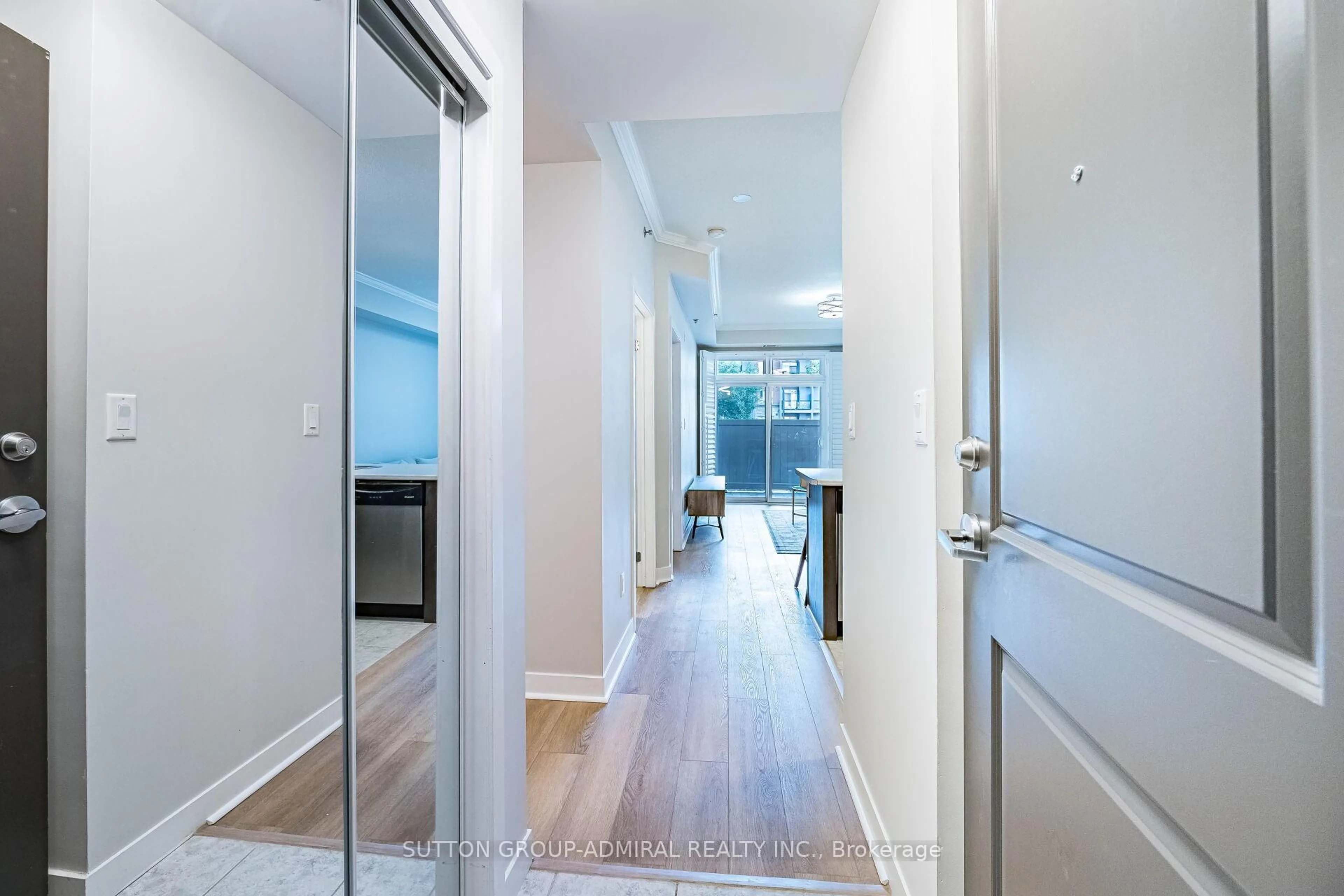 Indoor entryway for 5317 Upper Middle Rd #104, Burlington Ontario L7L 0G8