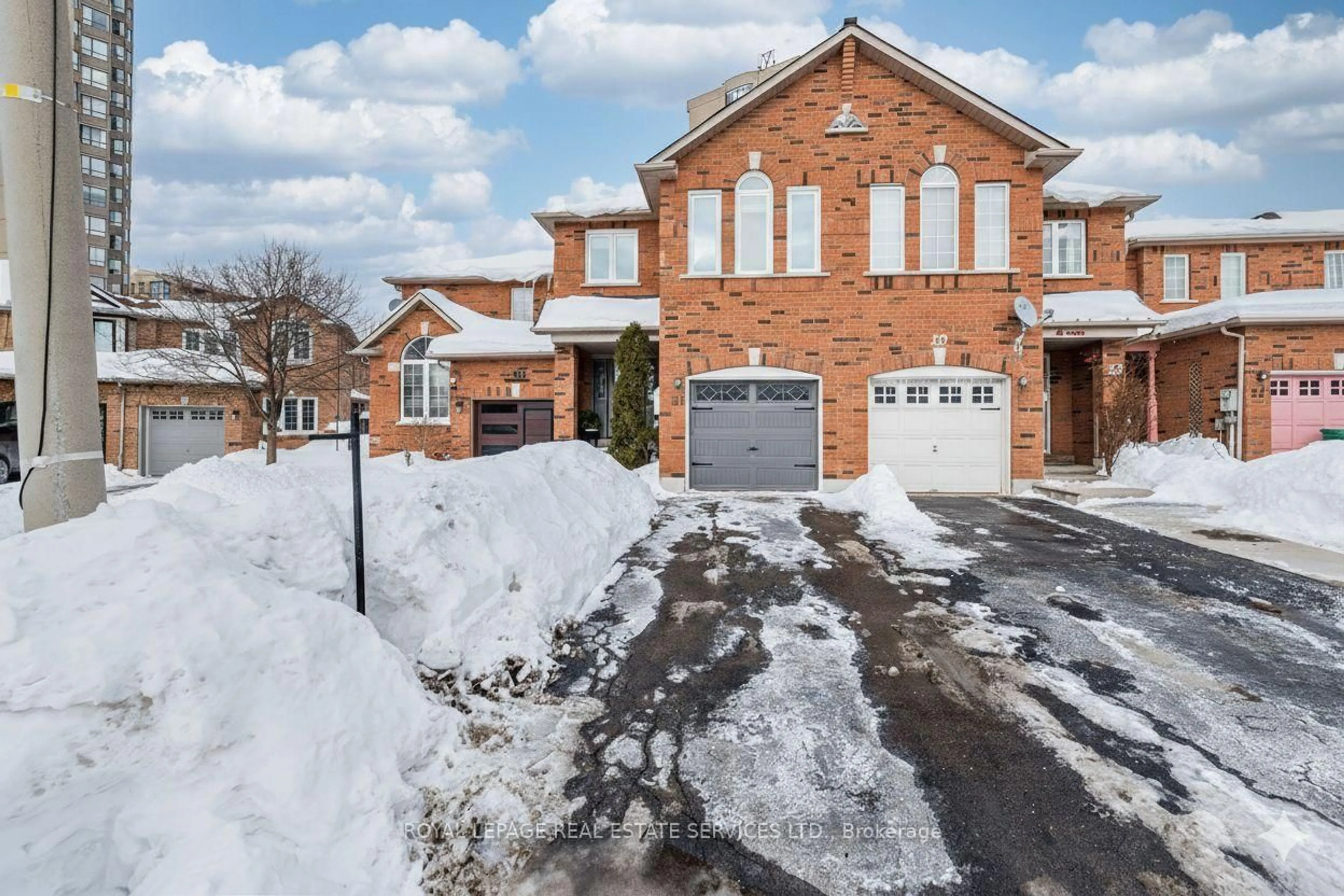 Home with brick exterior material, street for 31 Berkindale Crt, Brampton Ontario L6Y 5G1