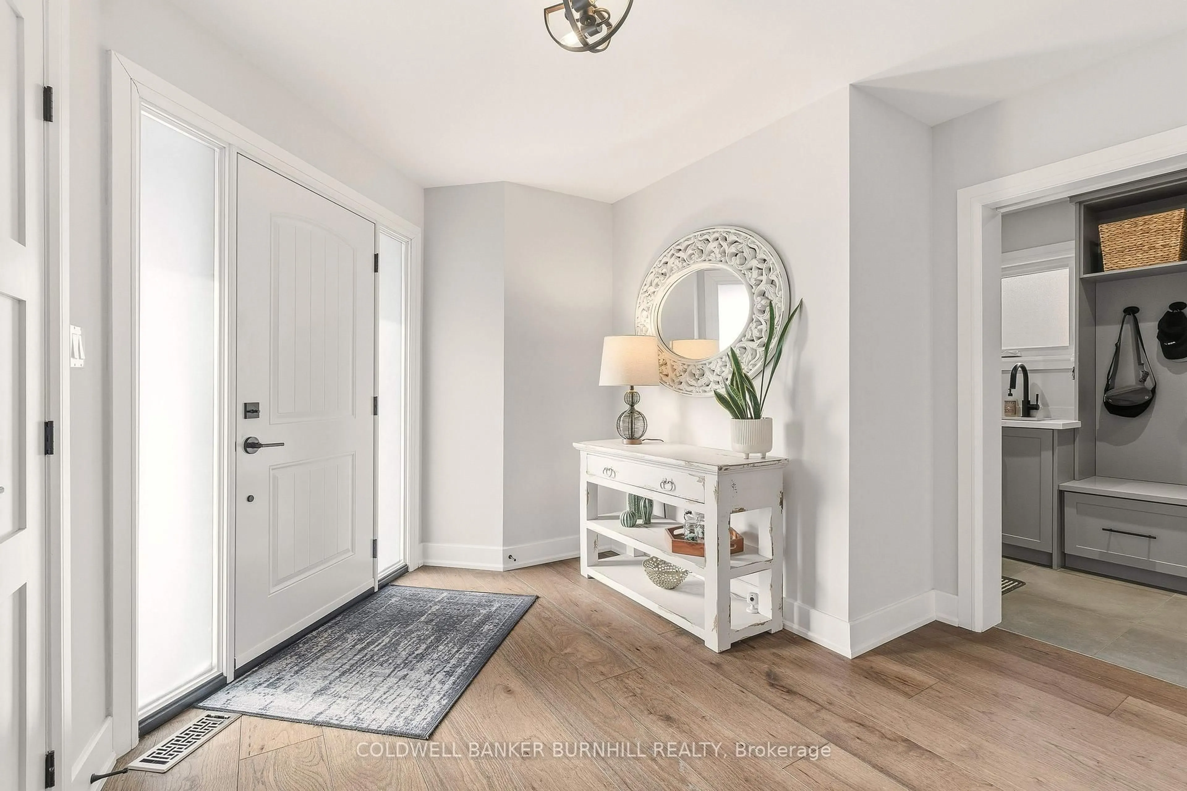 Indoor entryway for 697 Lambshead Dr, Burlington Ontario L7S 2E6