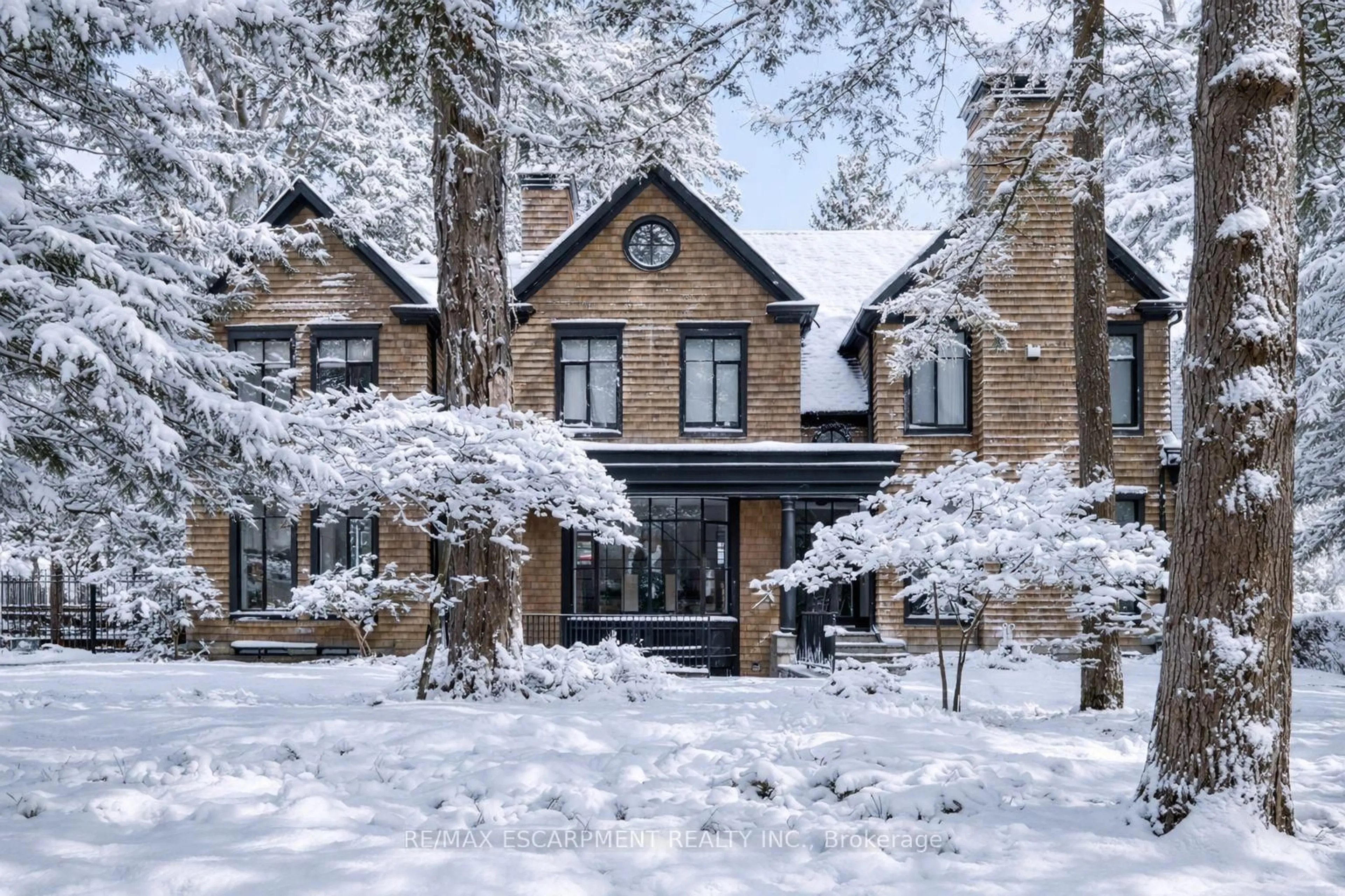 Home with brick exterior material, street for 905 Sangster Ave, Mississauga Ontario L5H 2Y3