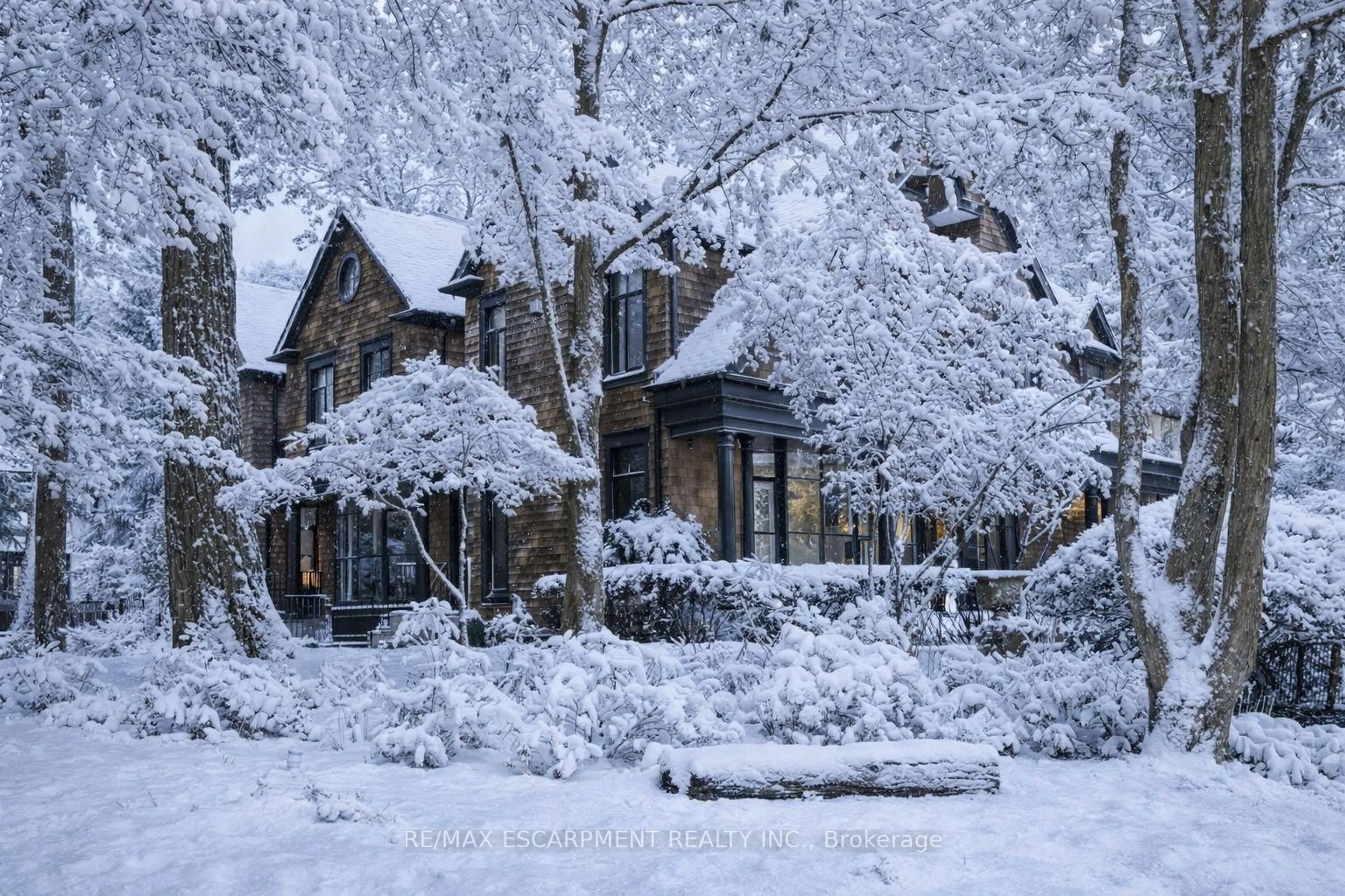 Patio, street for 905 Sangster Ave, Mississauga Ontario L5H 2Y3