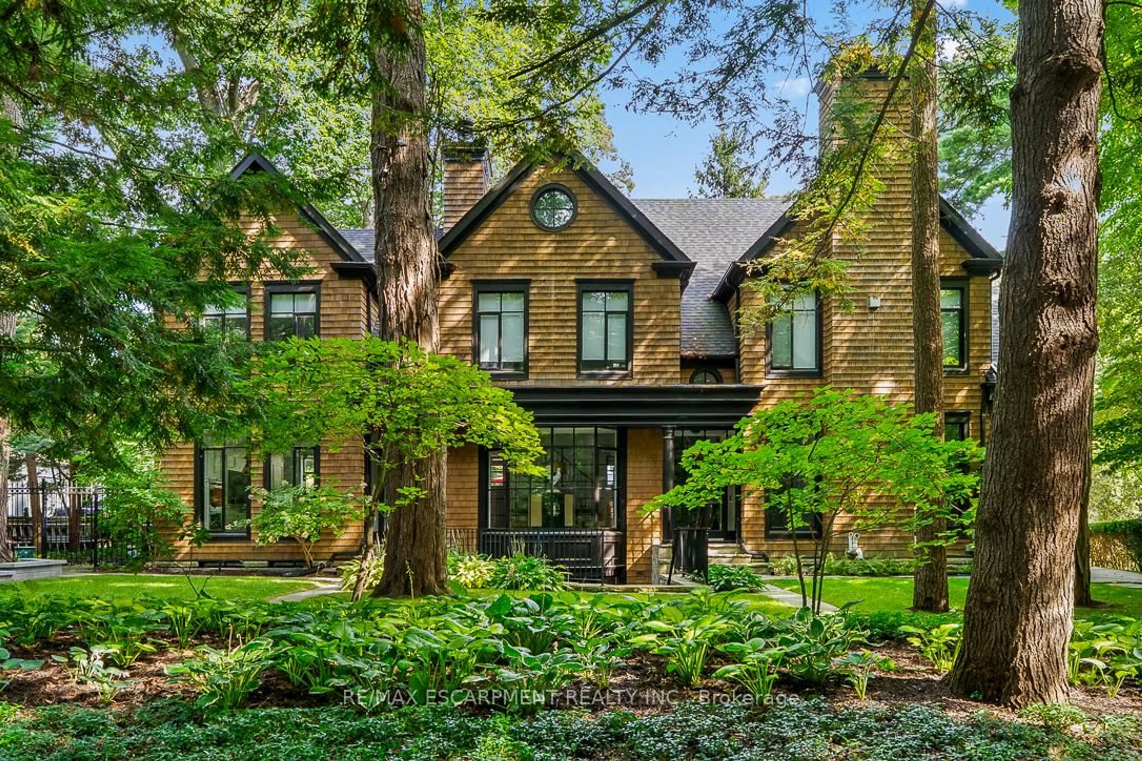 Home with brick exterior material, street for 905 Sangster Ave, Mississauga Ontario L5H 2Y3