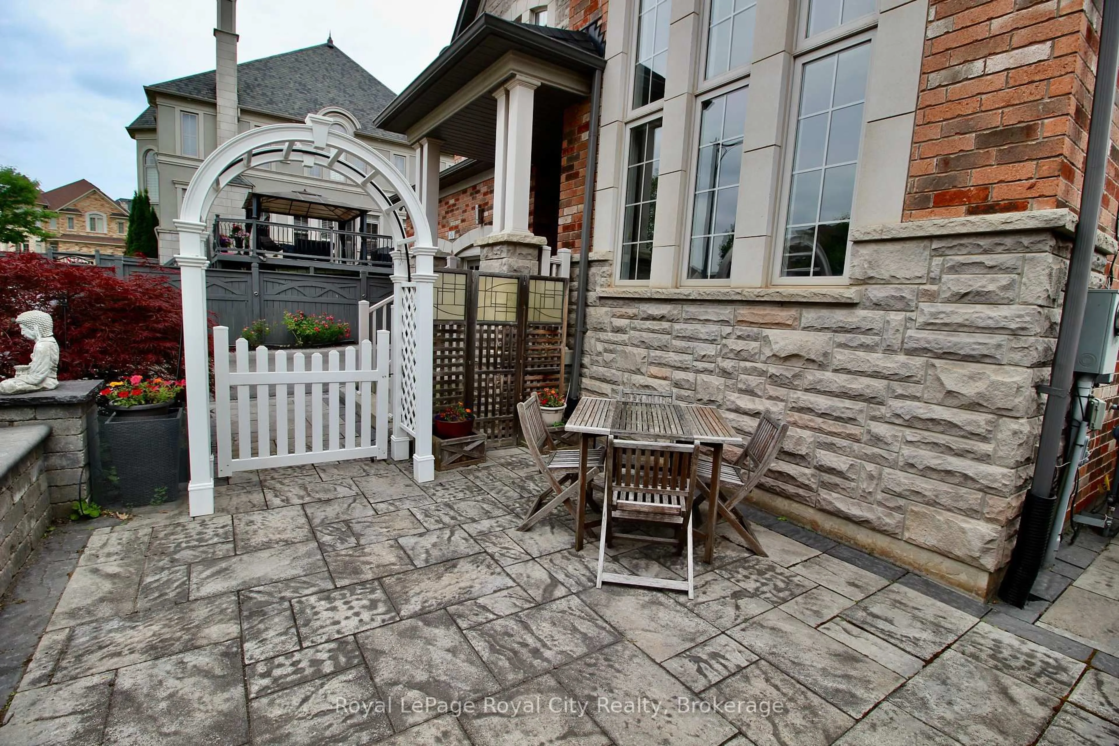 Patio, street for 39 Dalmeny Dr, Brampton Ontario L6X 2Y4
