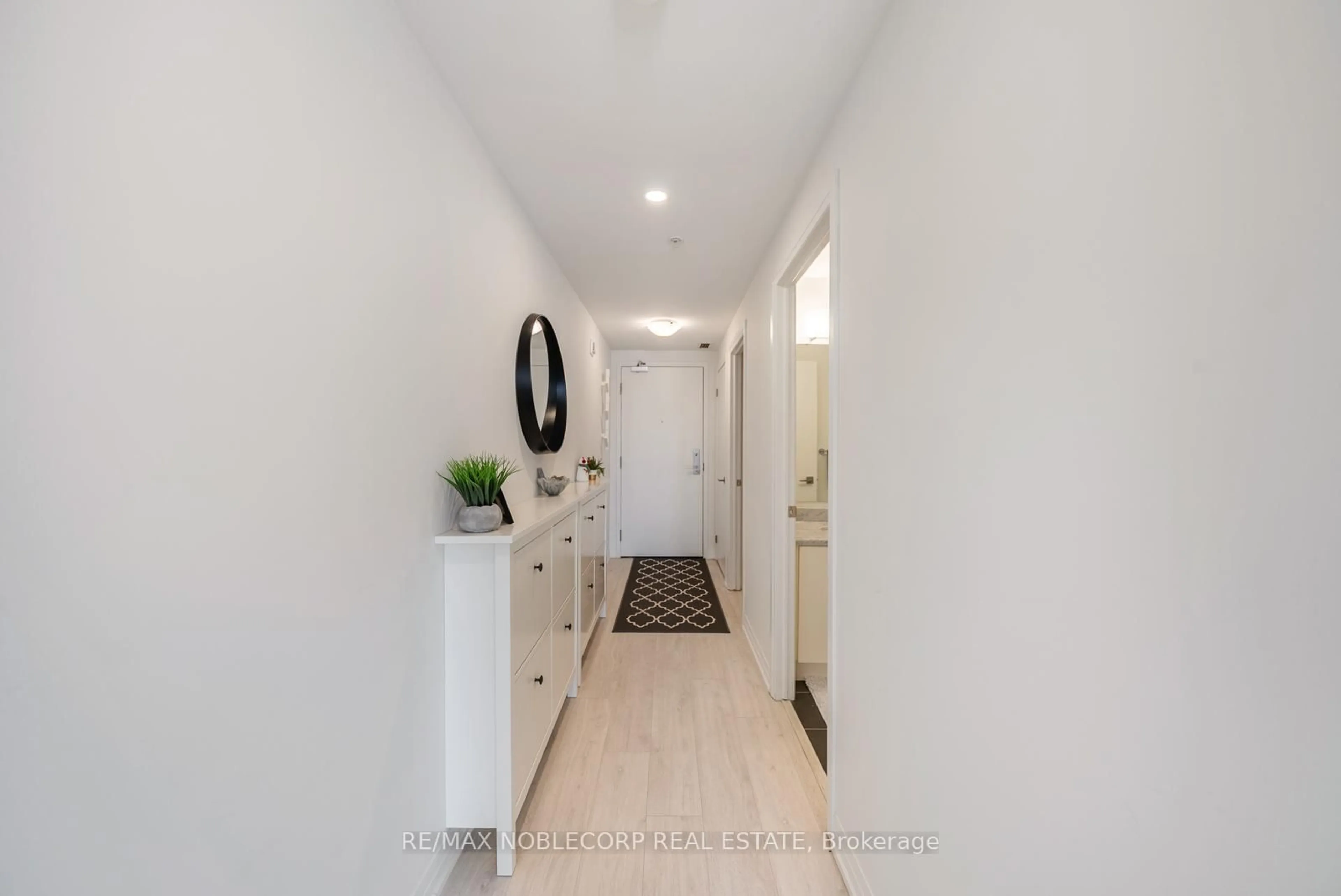 Indoor entryway for 408 Browns Line #510, Toronto Ontario M8W 0C3