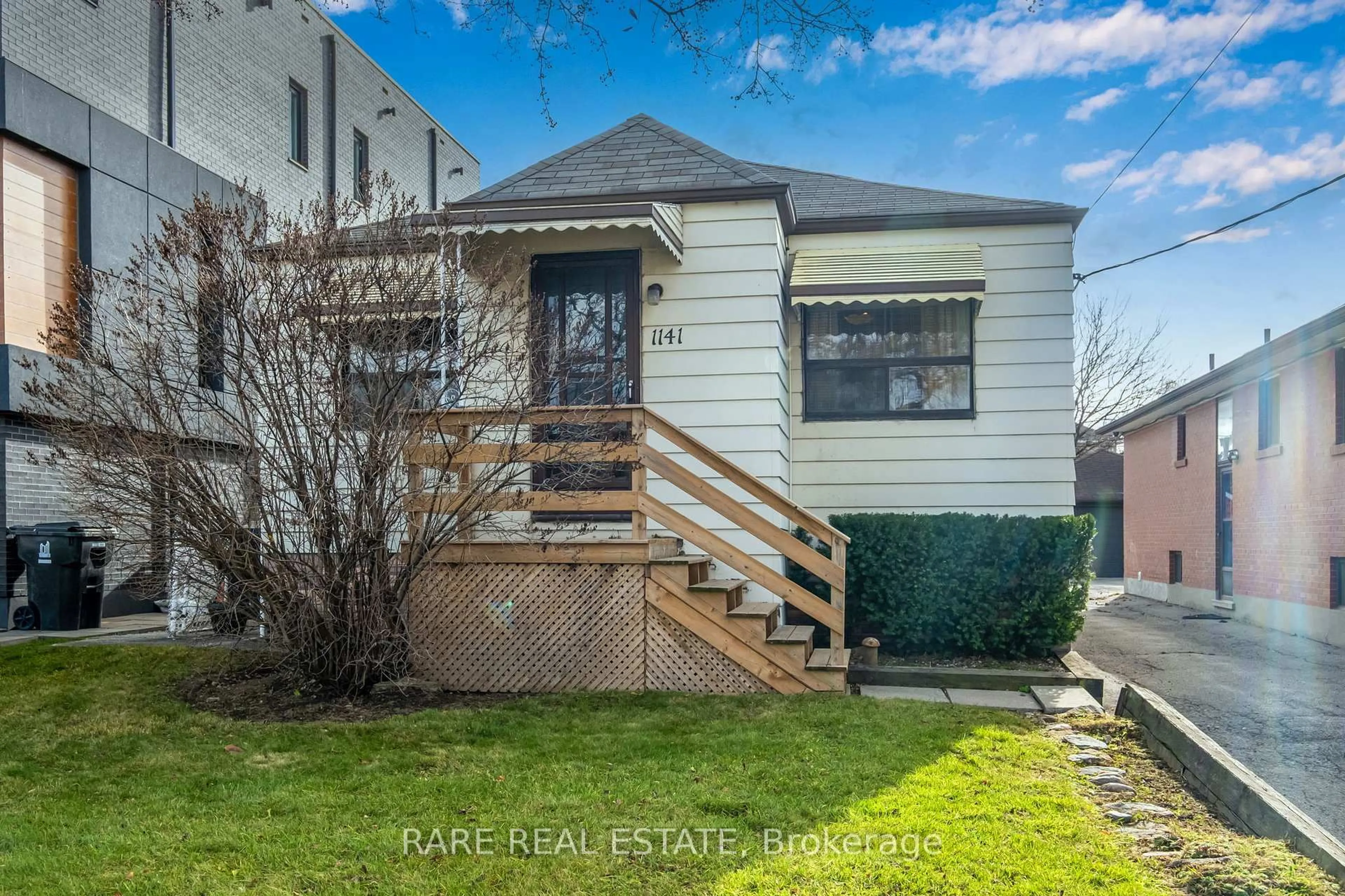 Unknown for 1141 Glengrove Ave, Toronto Ontario M6B 2K5