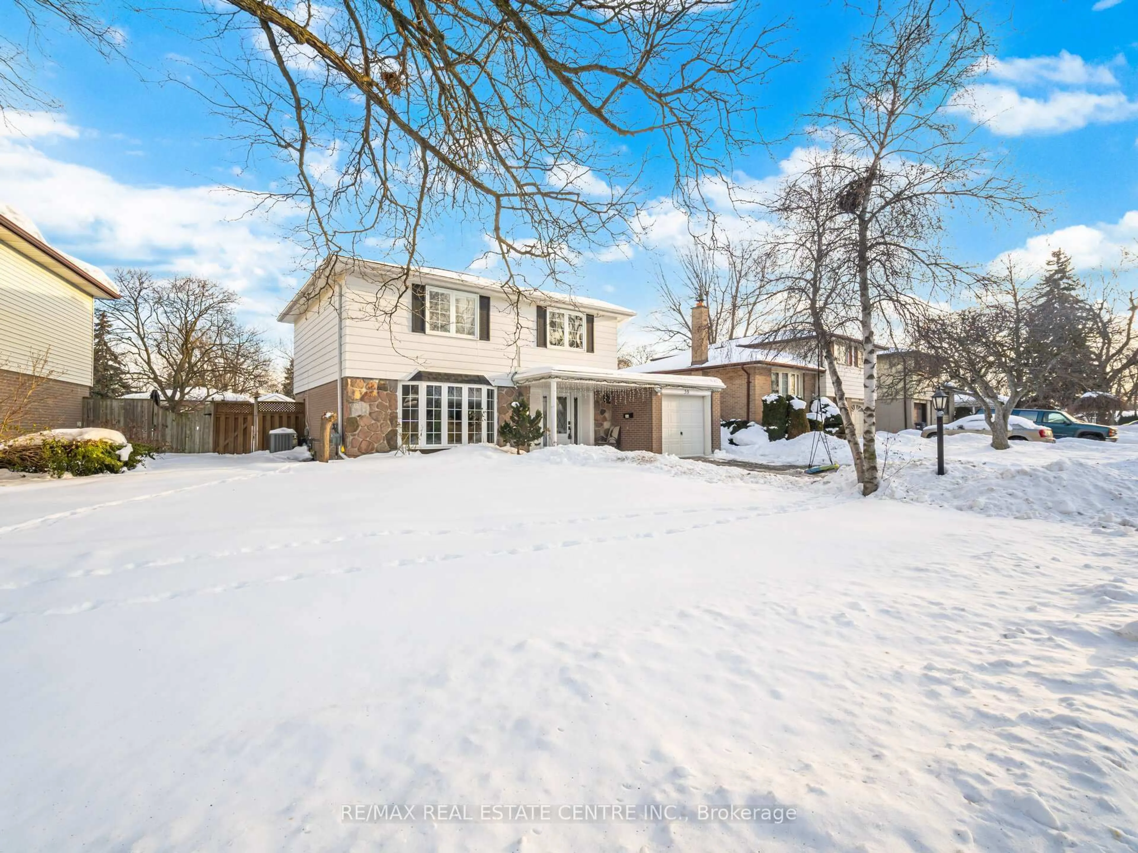 A pic from outside/outdoor area/front of a property/back of a property/a pic from drone, street for 59 Roberts Cres, Brampton Ontario L6W 1G9