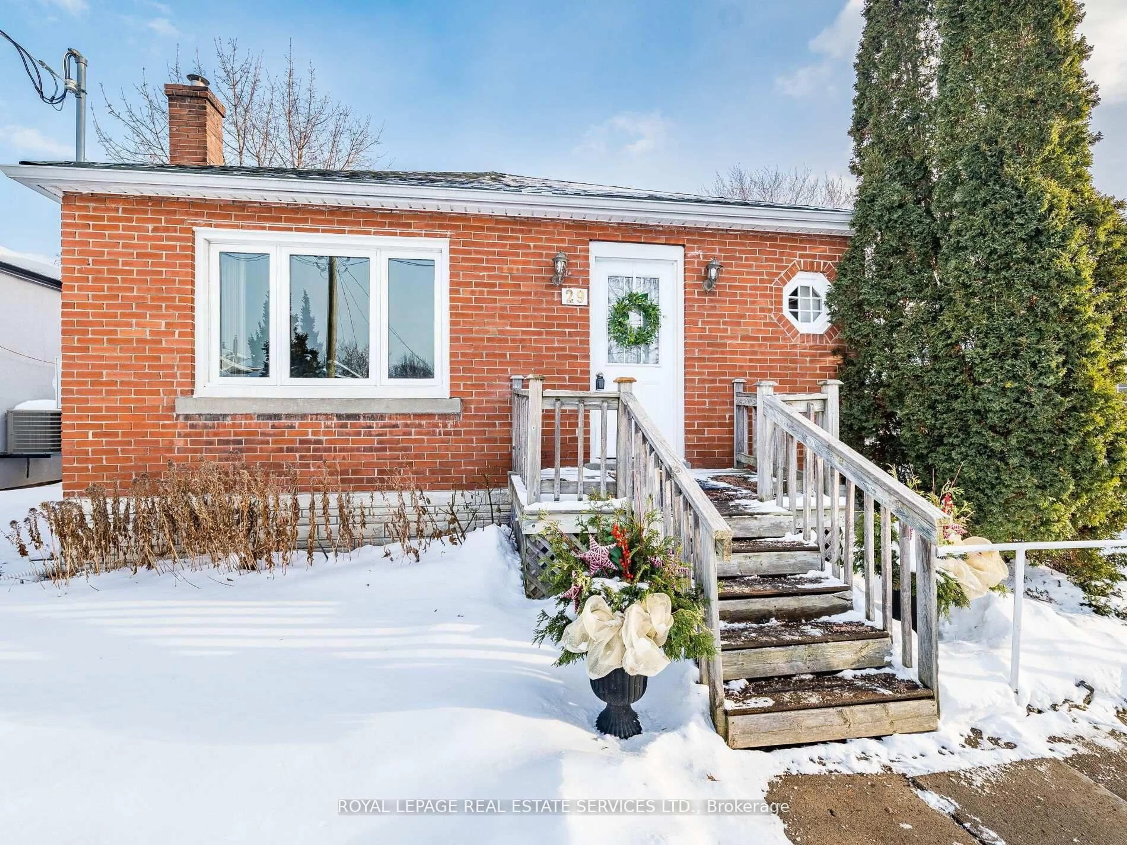 Home with brick exterior material, street for 29 Woodward Ave, Brampton Ontario L6V 1K2