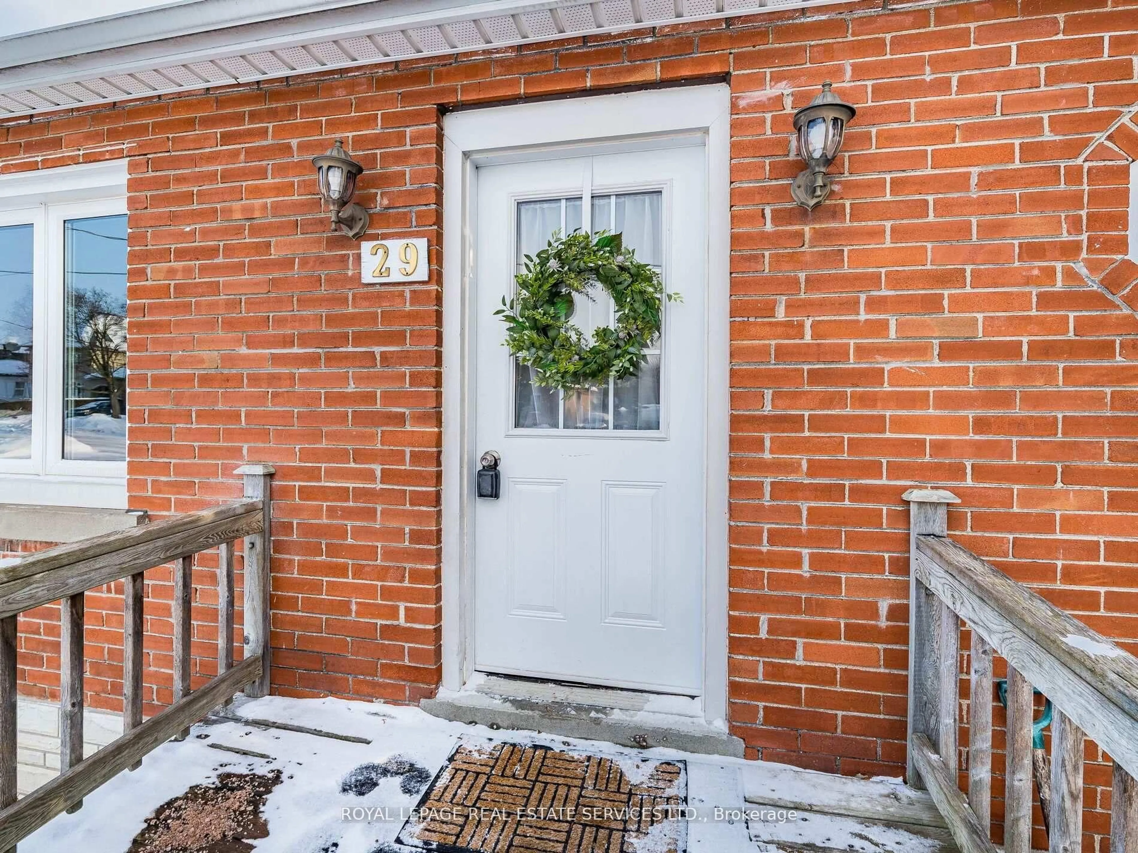 Indoor entryway for 29 Woodward Ave, Brampton Ontario L6V 1K2