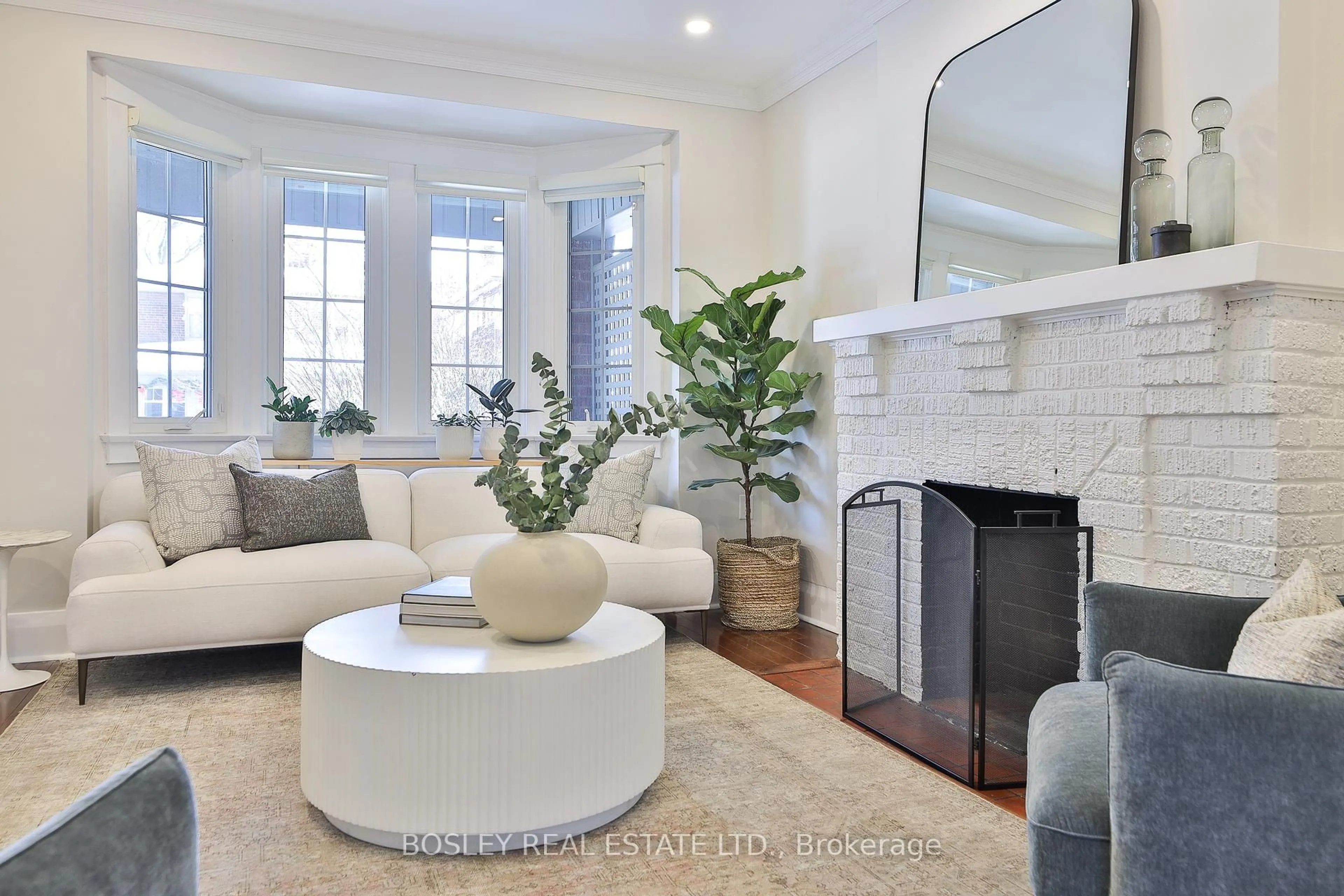 Living room with furniture, unknown for 413 Beresford Ave, Toronto Ontario M6S 3B6