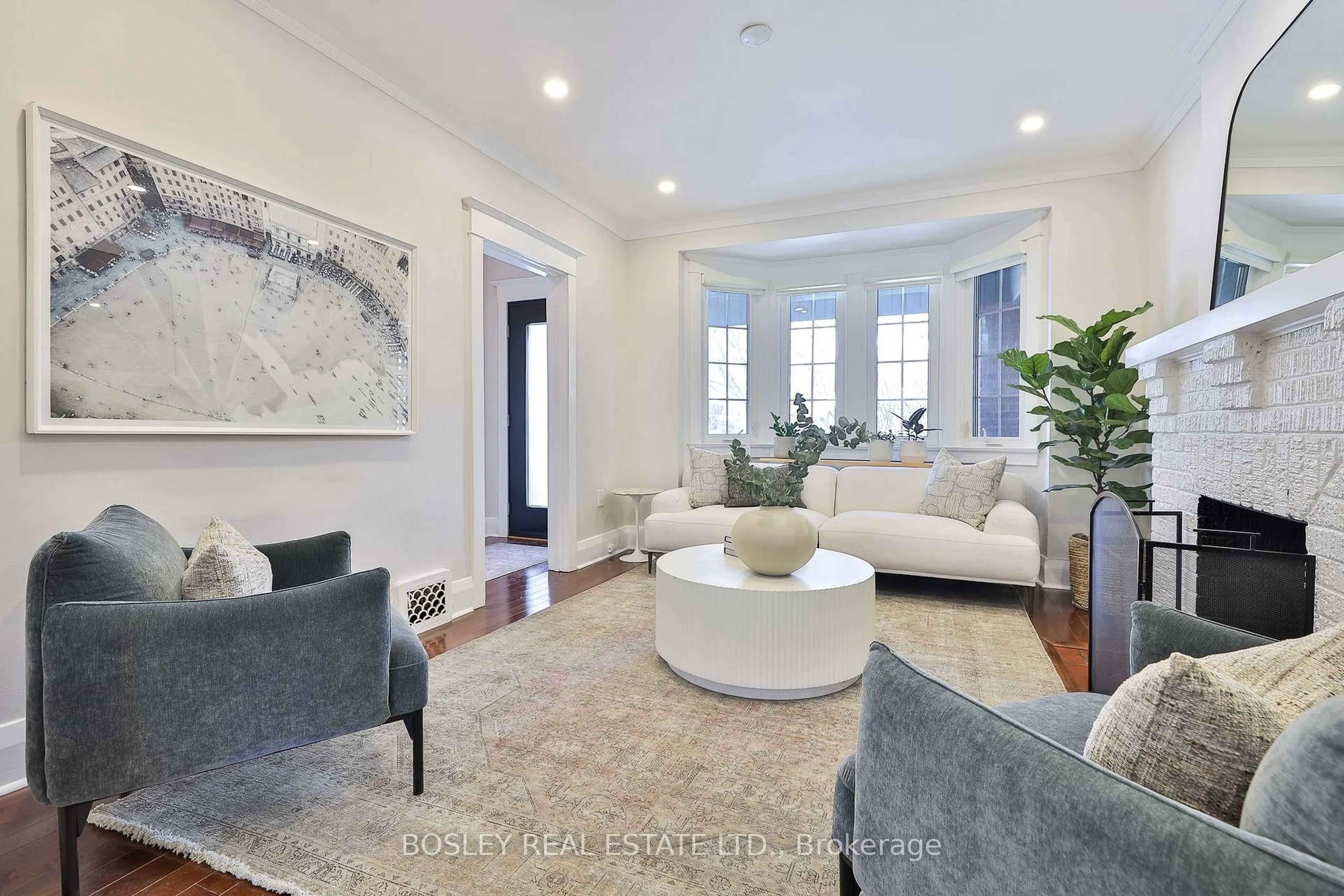 Living room with furniture, unknown for 413 Beresford Ave, Toronto Ontario M6S 3B6