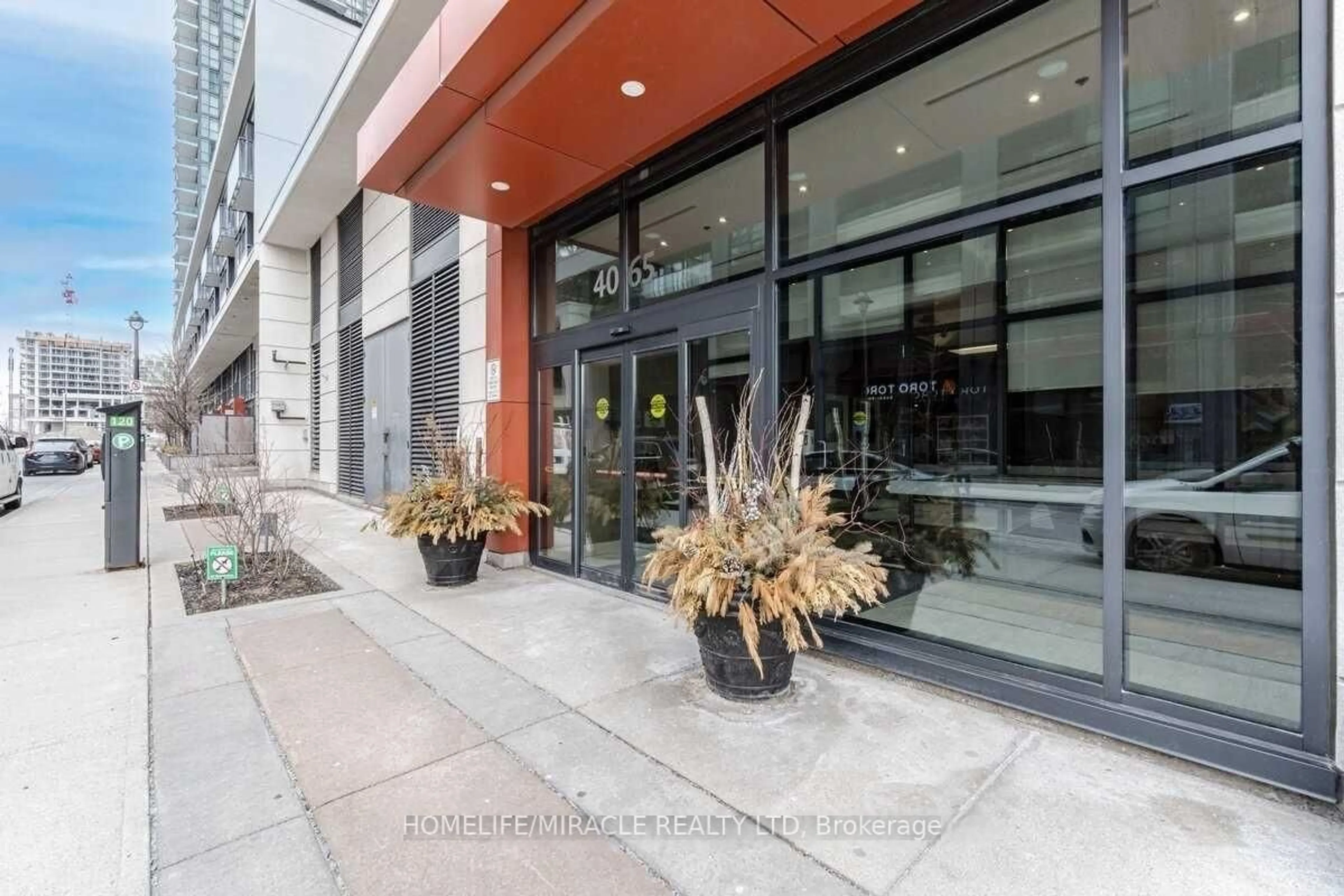 Indoor foyer for 4065 Brickstone Mews #502, Mississauga Ontario L5B 0G3