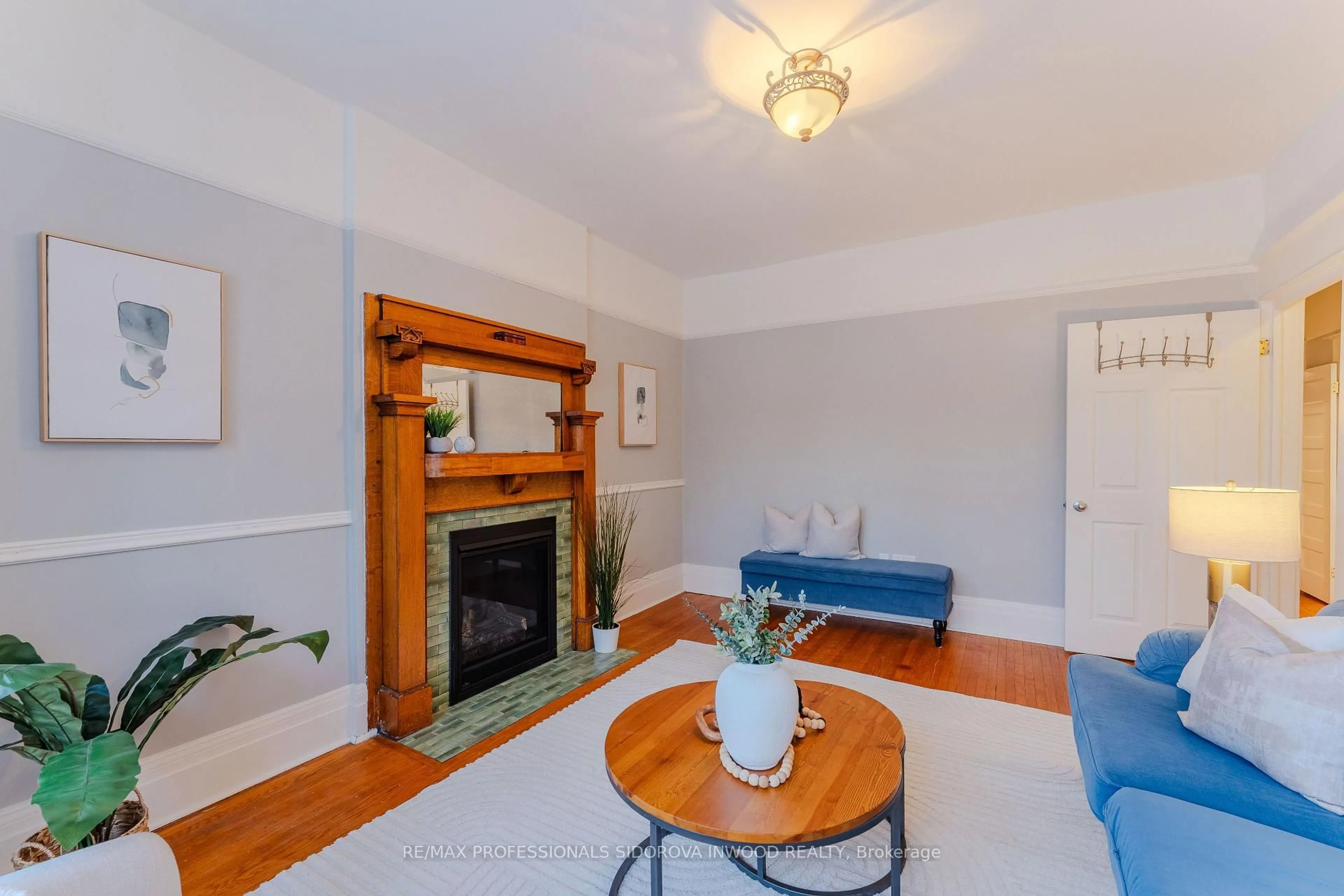 Living room with furniture, unknown for 344 Beresford Ave, Toronto Ontario M6S 3B3