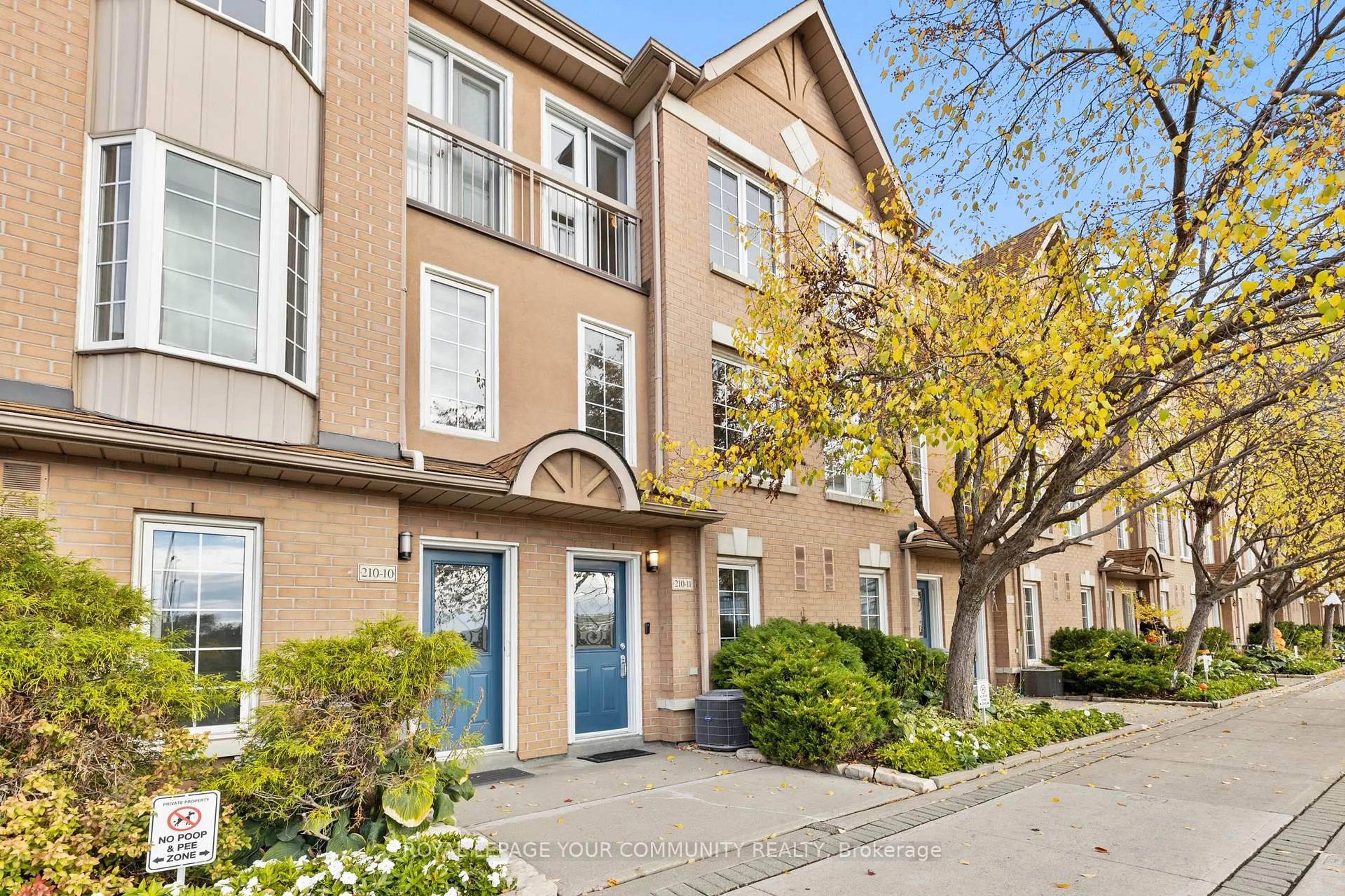 Unknown for 210 Manitoba St #11, Toronto Ontario M8Y 4G7