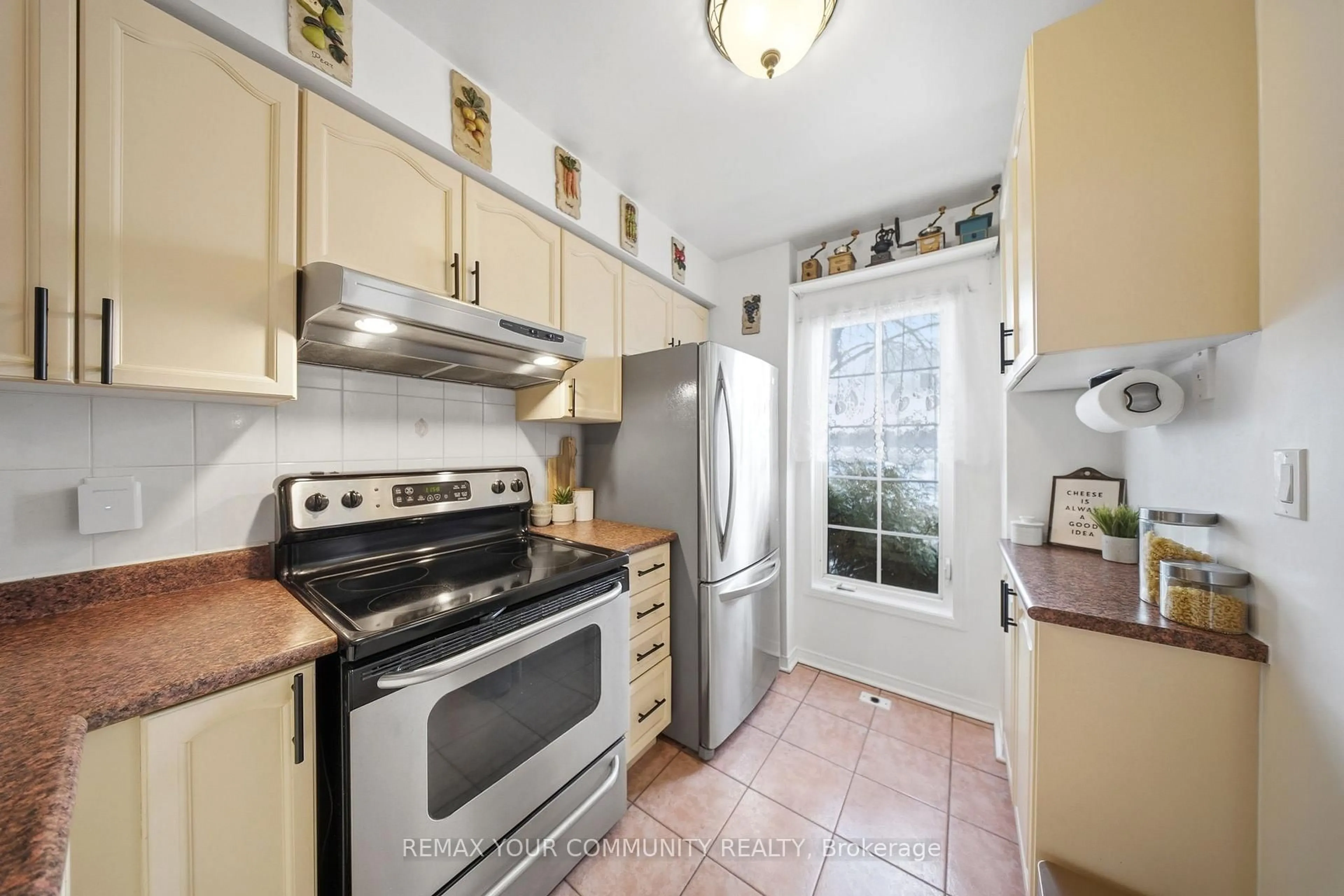 Standard kitchen, ceramic/tile floor for 210 Manitoba St #11, Toronto Ontario M8Y 4G7