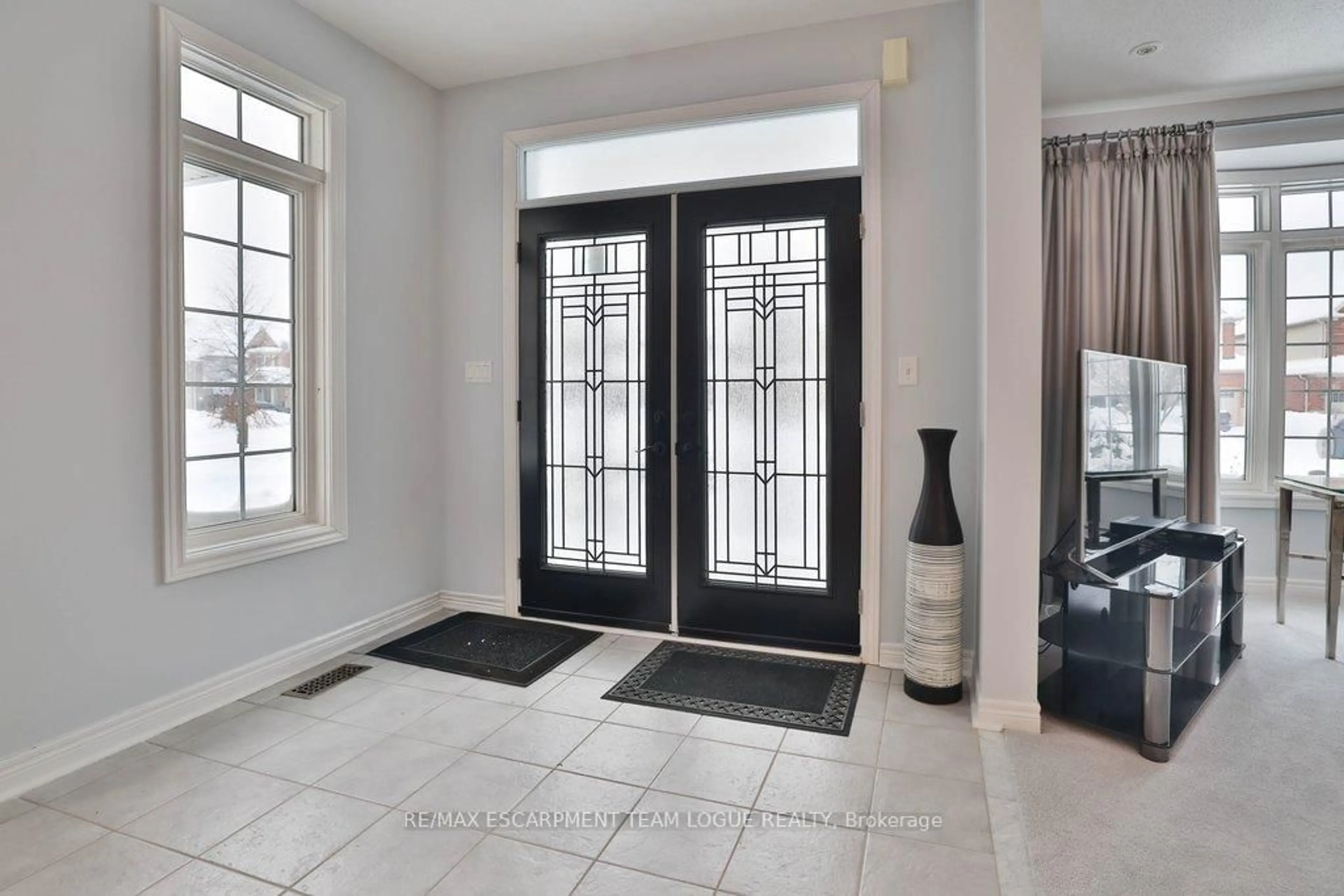 Indoor entryway for 4184 Kane Cres, Burlington Ontario L7M 5B9