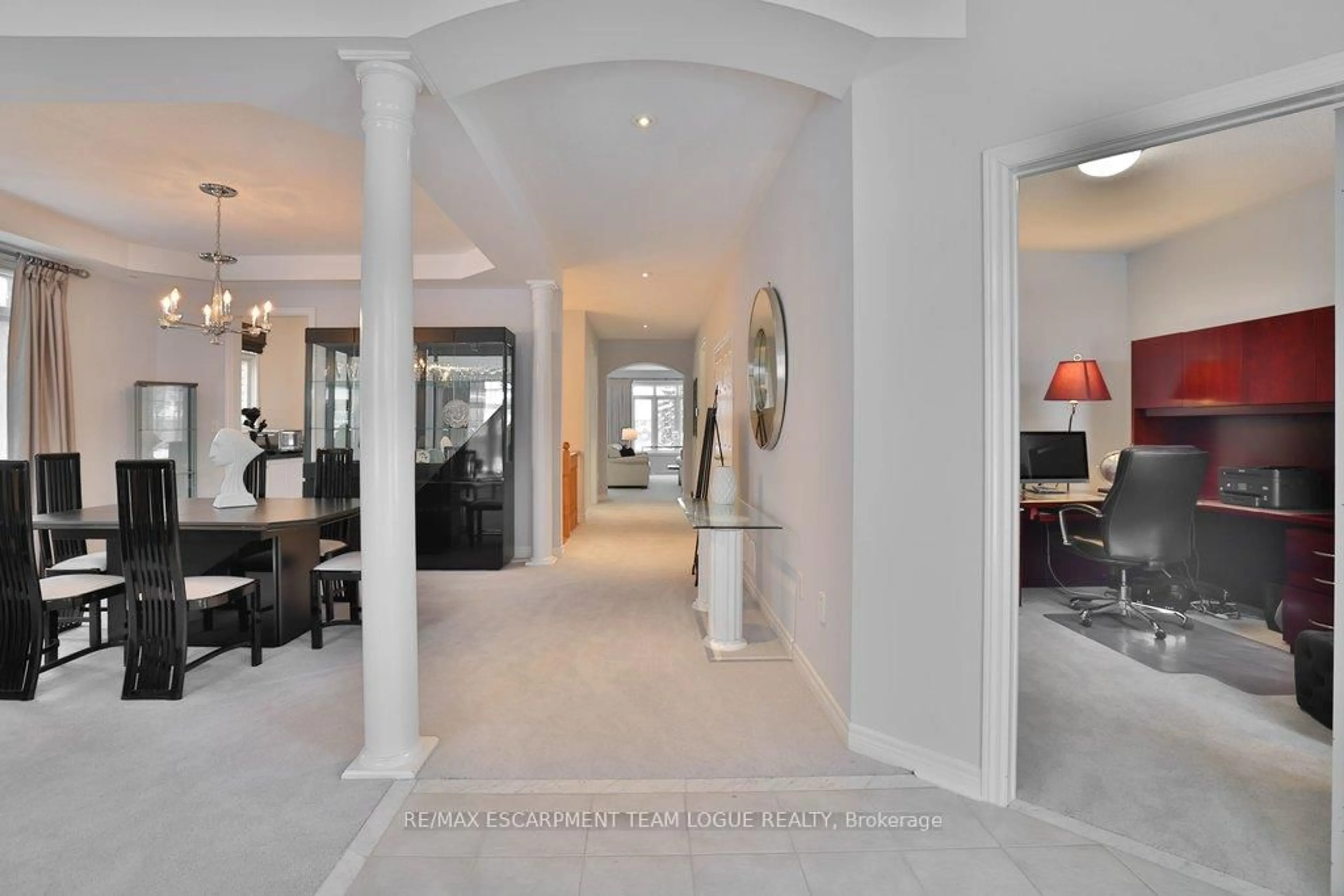 Indoor foyer for 4184 Kane Cres, Burlington Ontario L7M 5B9