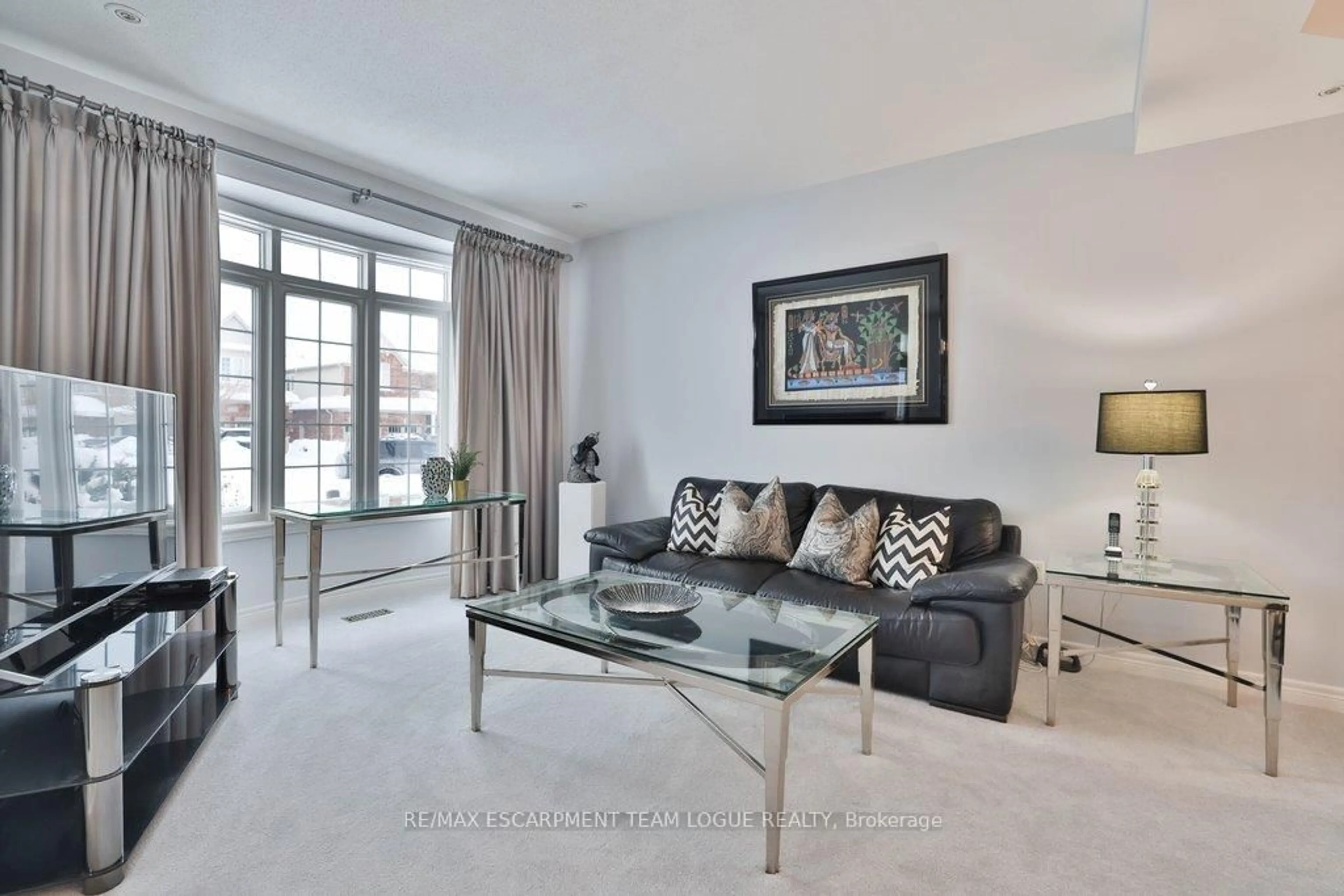 Living room with furniture, unknown for 4184 Kane Cres, Burlington Ontario L7M 5B9