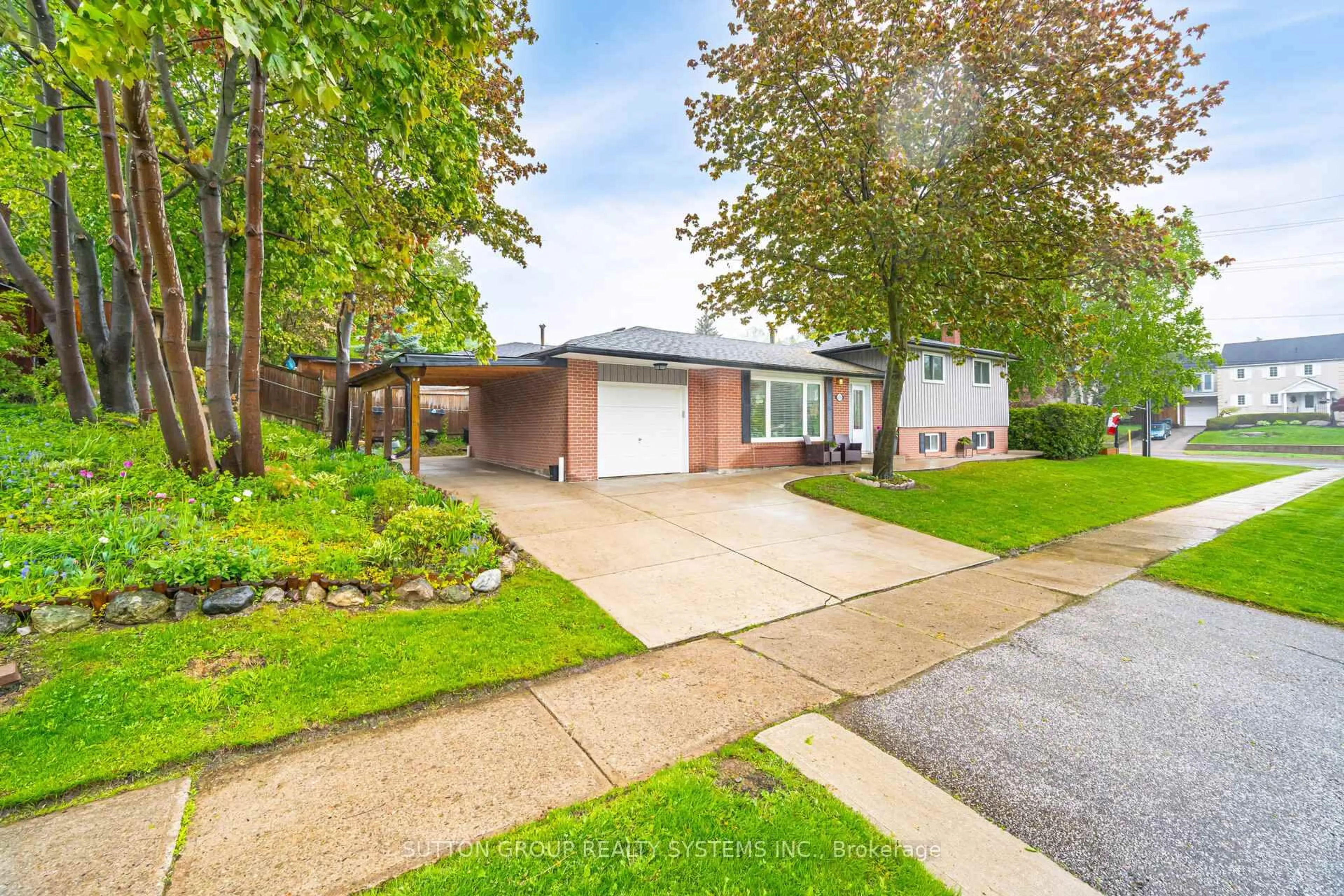 Home with brick exterior material, street for 175 Connaught Cres, Caledon Ontario L7E 2S8