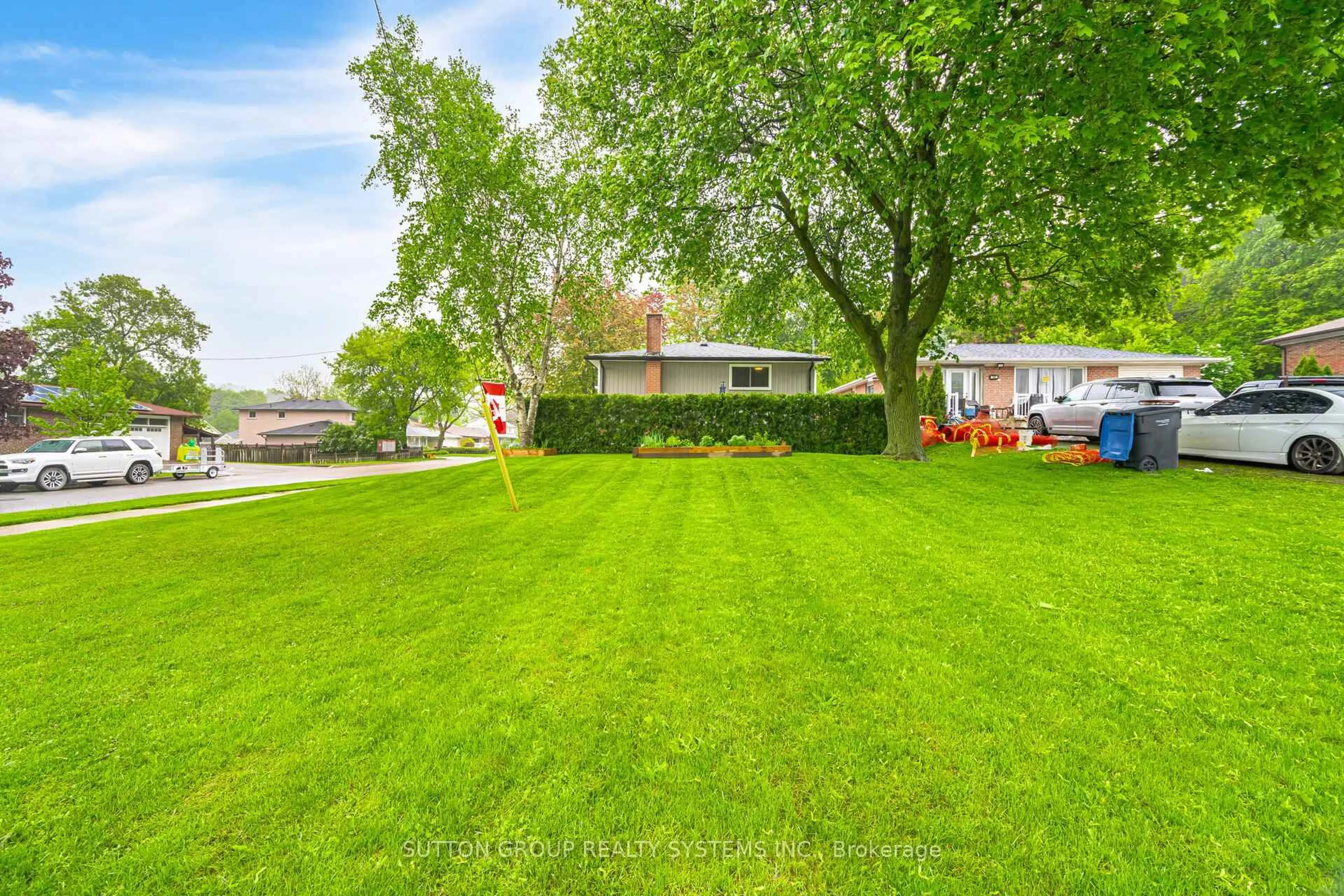 A pic from outside/outdoor area/front of a property/back of a property/a pic from drone, water/lake/river/ocean view for 175 Connaught Cres, Caledon Ontario L7E 2S8