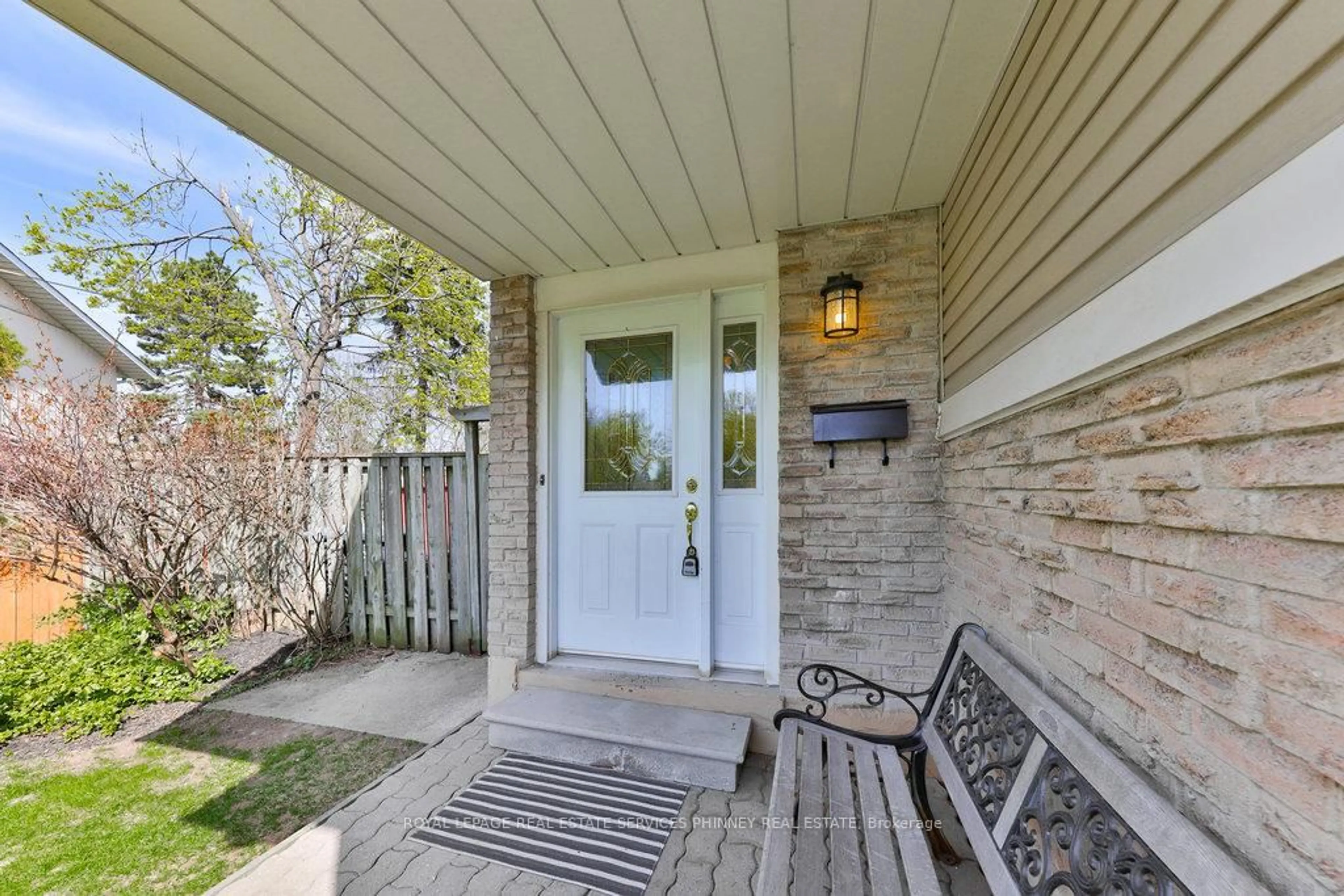 Unknown for 2420 Mainroyal St, Mississauga Ontario L5L 1C9