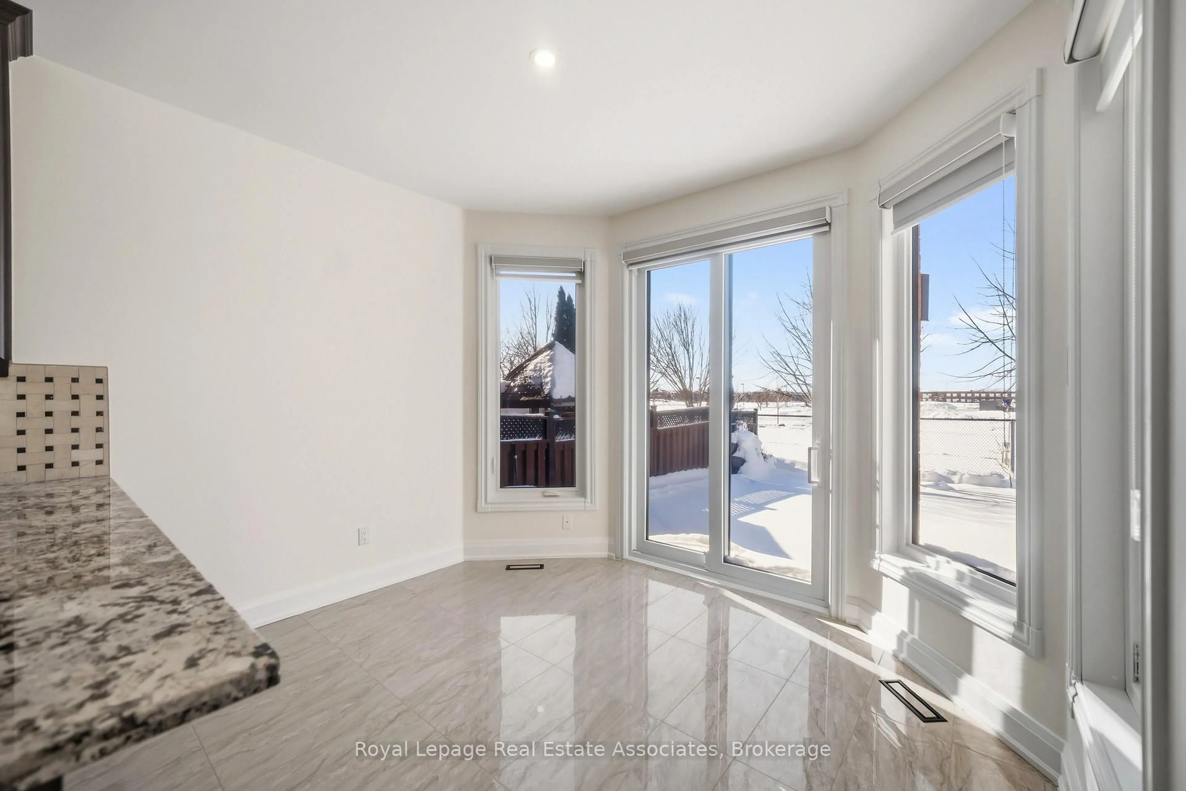 Indoor entryway for 5836 Terrapark Tr, Mississauga Ontario L5M 6S1