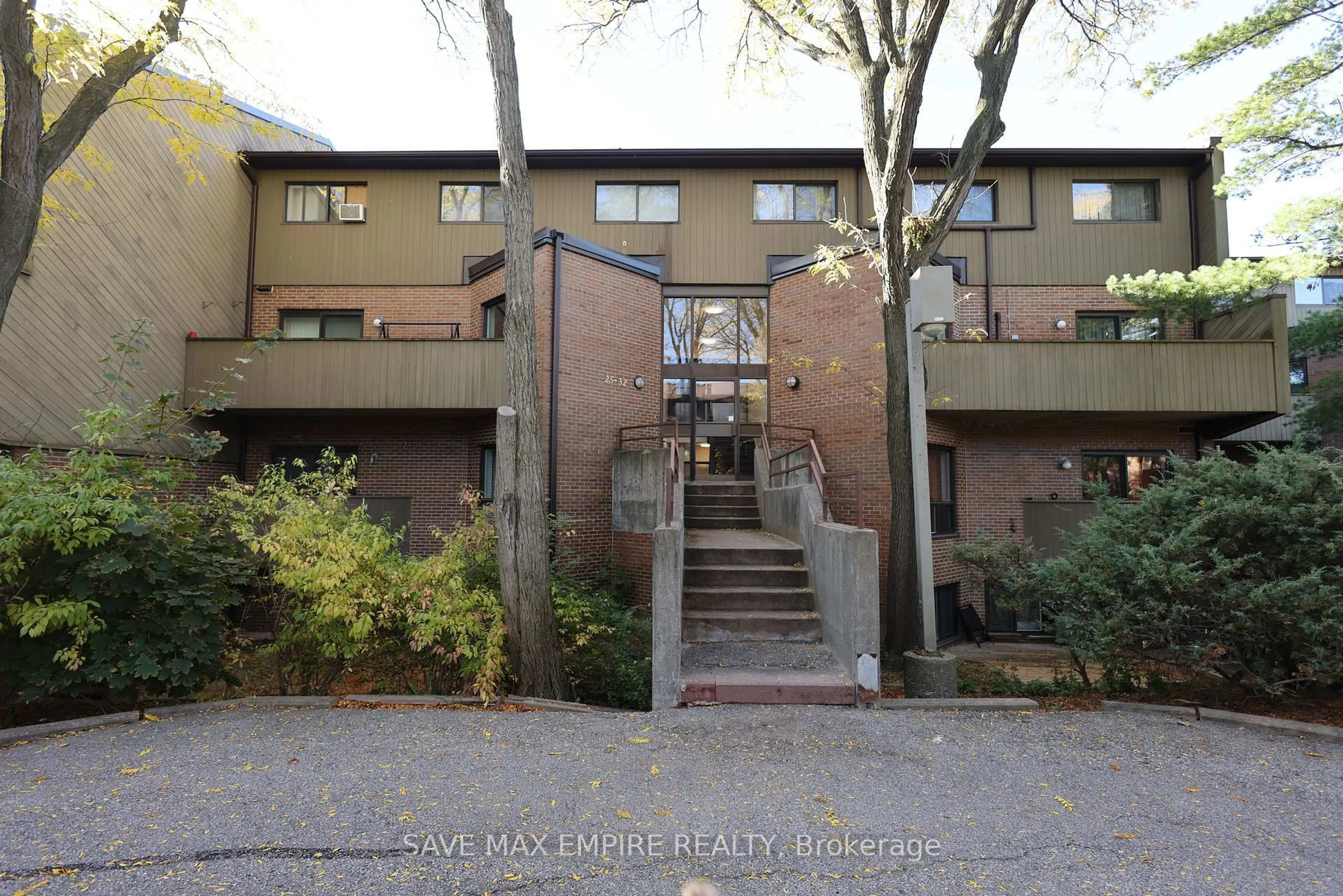 Patio, street for 2035 South Millway #27, Mississauga Ontario L5L 1R8