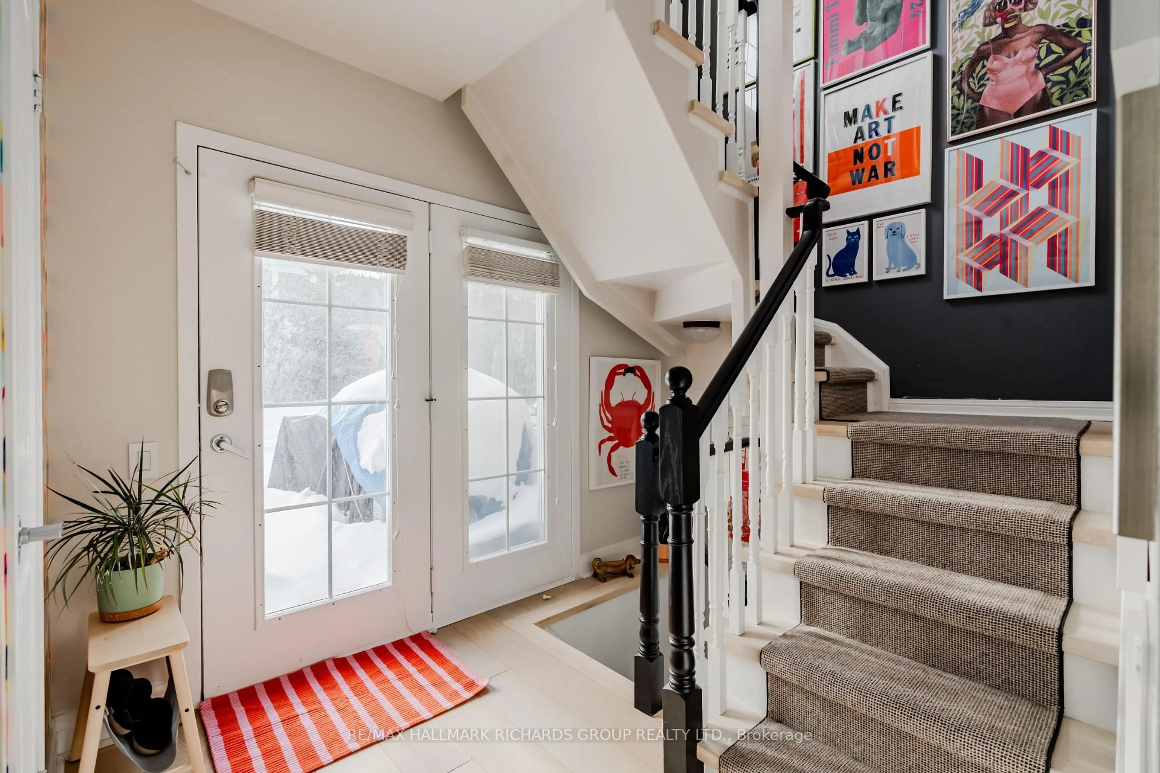 Indoor entryway for 9 Windermere Ave #102, Toronto Ontario M6S 5A4