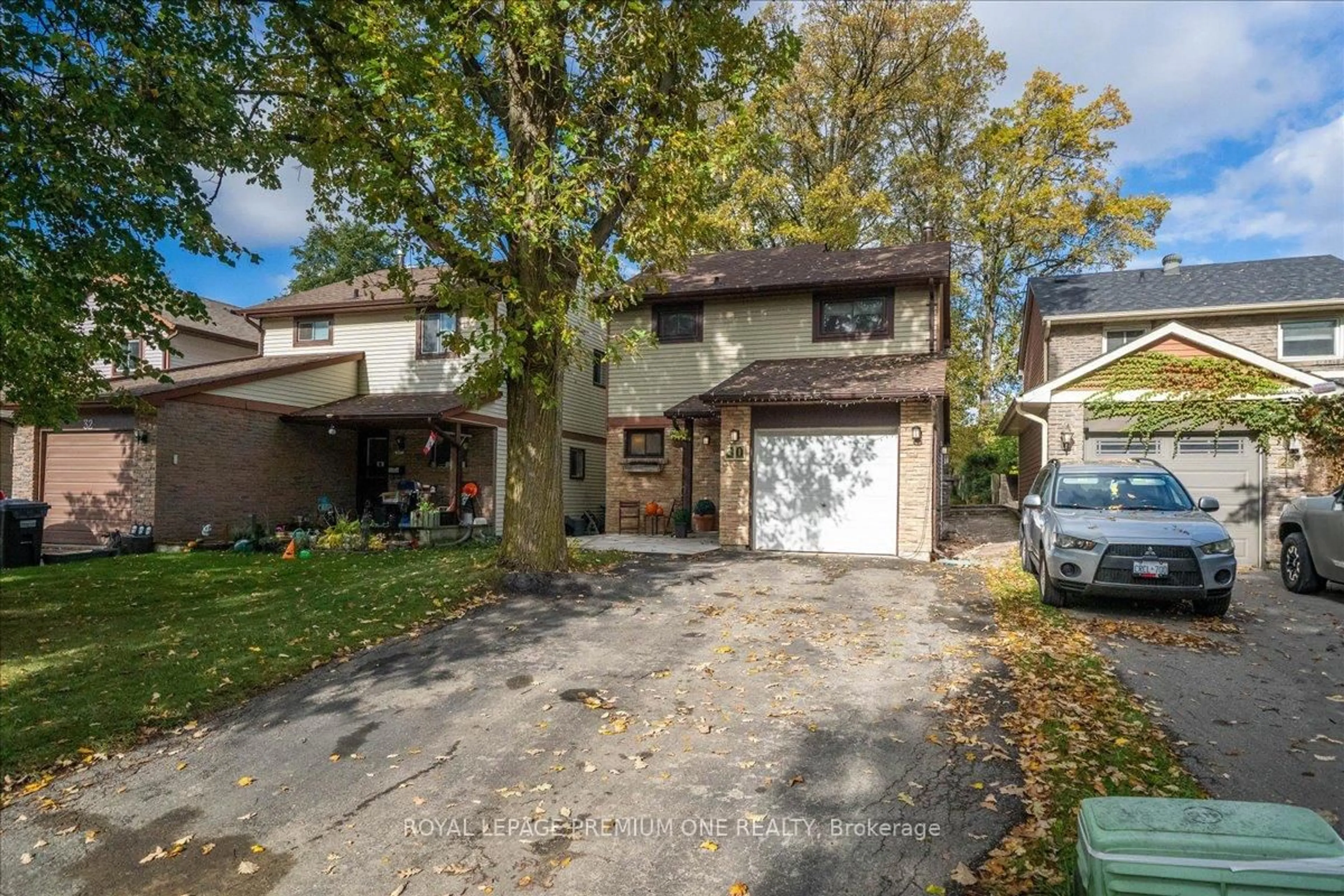 Home with vinyl exterior material, street for 30 Mitchell Ave, Brampton Ontario L6Z 1H3