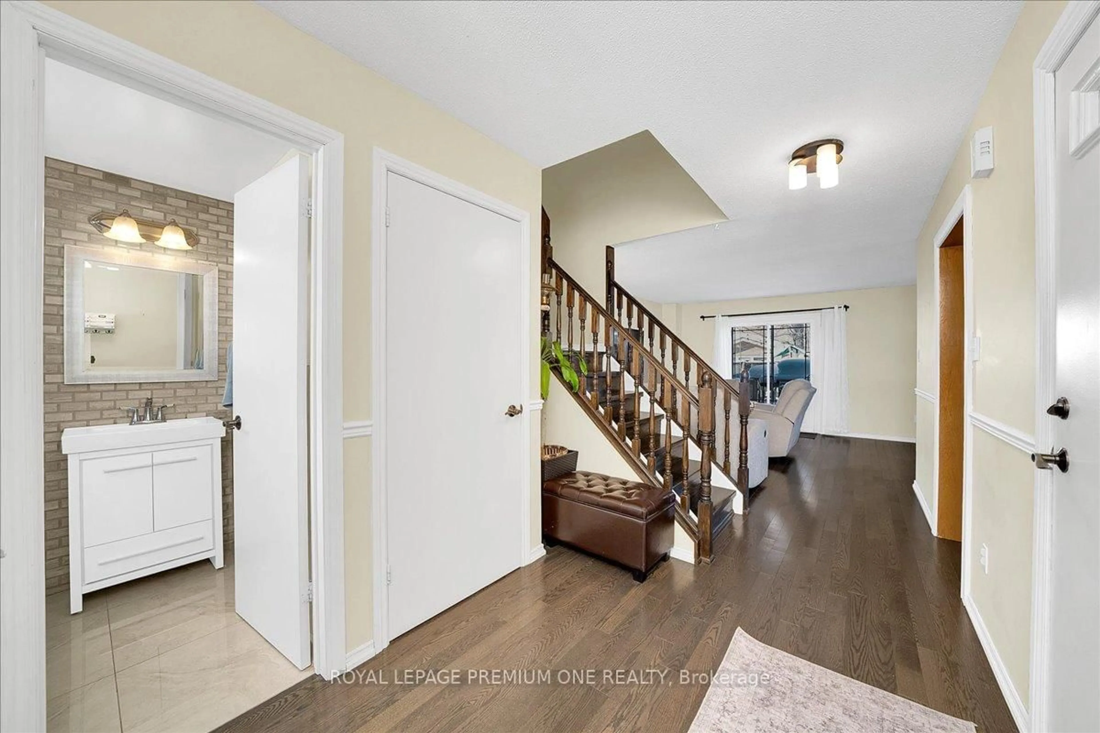 Indoor entryway for 30 Mitchell Ave, Brampton Ontario L6Z 1H3