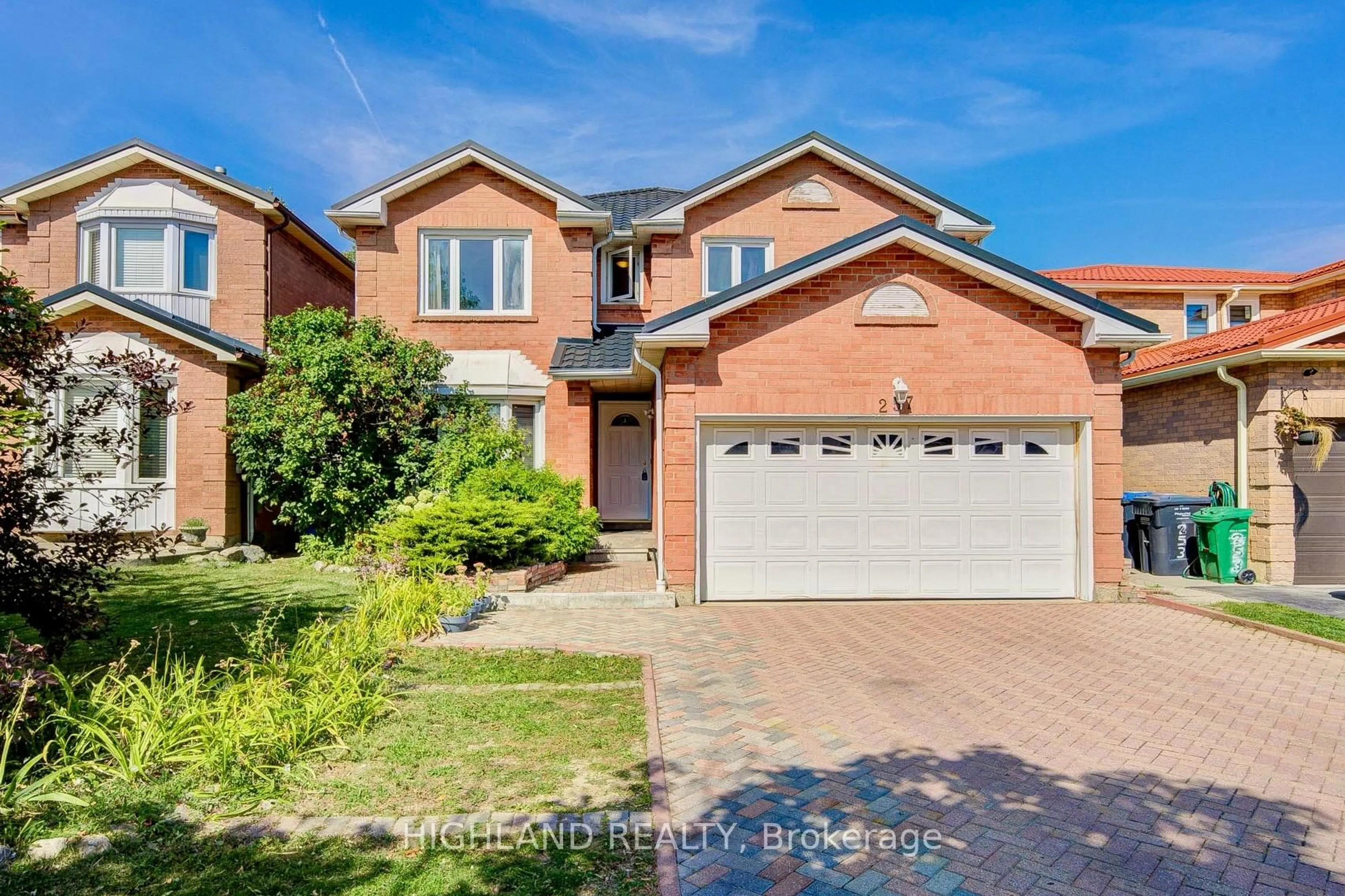 Home with brick exterior material, street for 257 Huntington Ridge Dr, Mississauga Ontario L5R 1S3