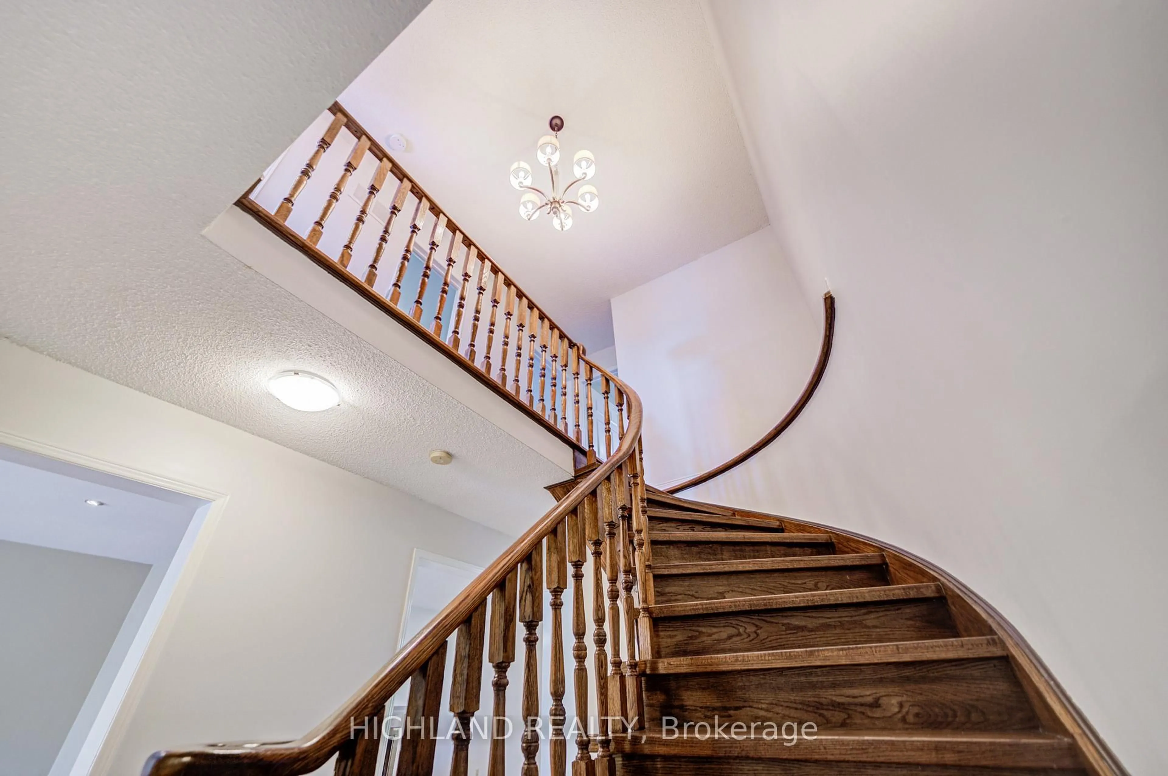 Stairs for 257 Huntington Ridge Dr, Mississauga Ontario L5R 1S3