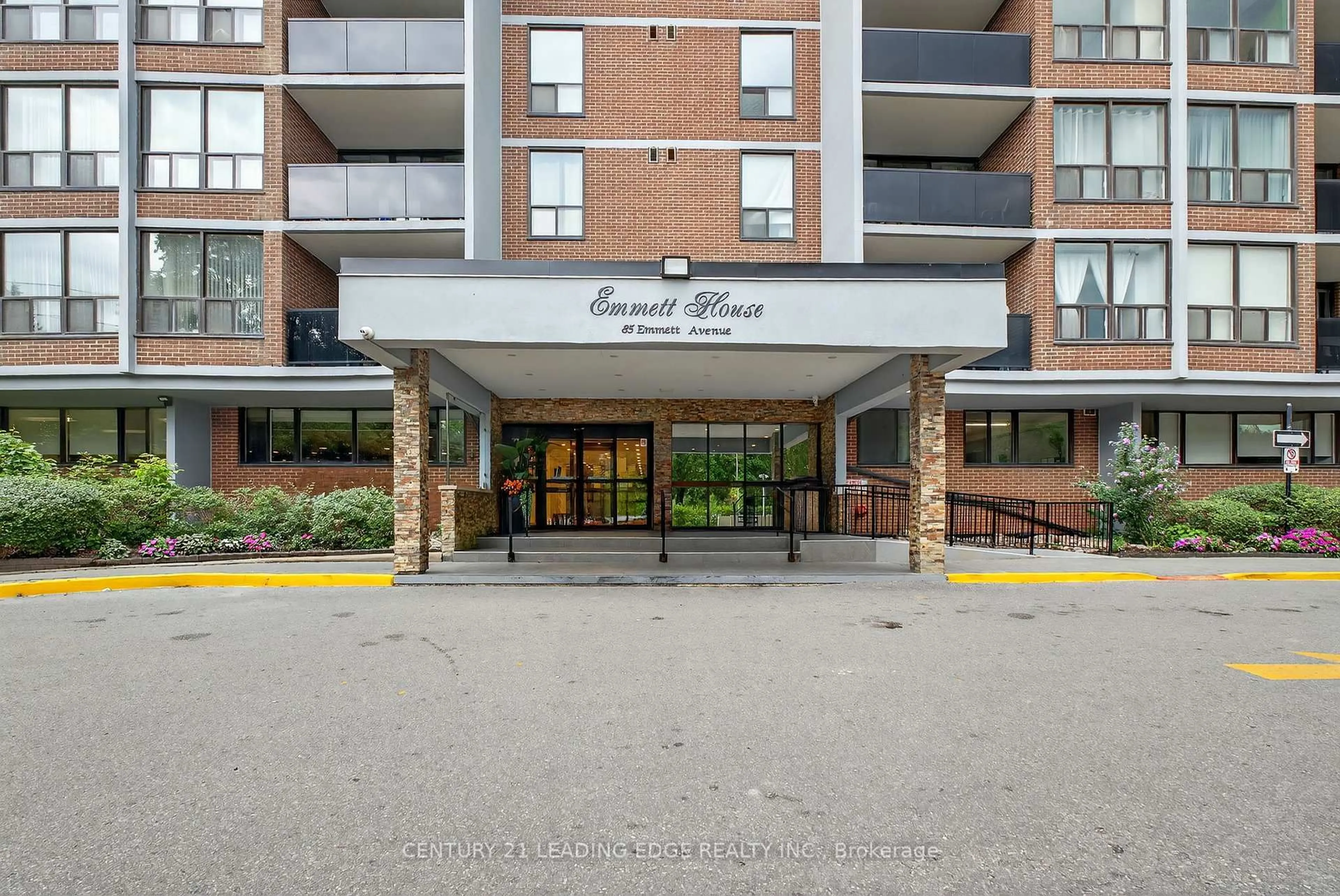 Indoor foyer for 85 Emmett Ave #1802, Toronto Ontario M6M 5A2