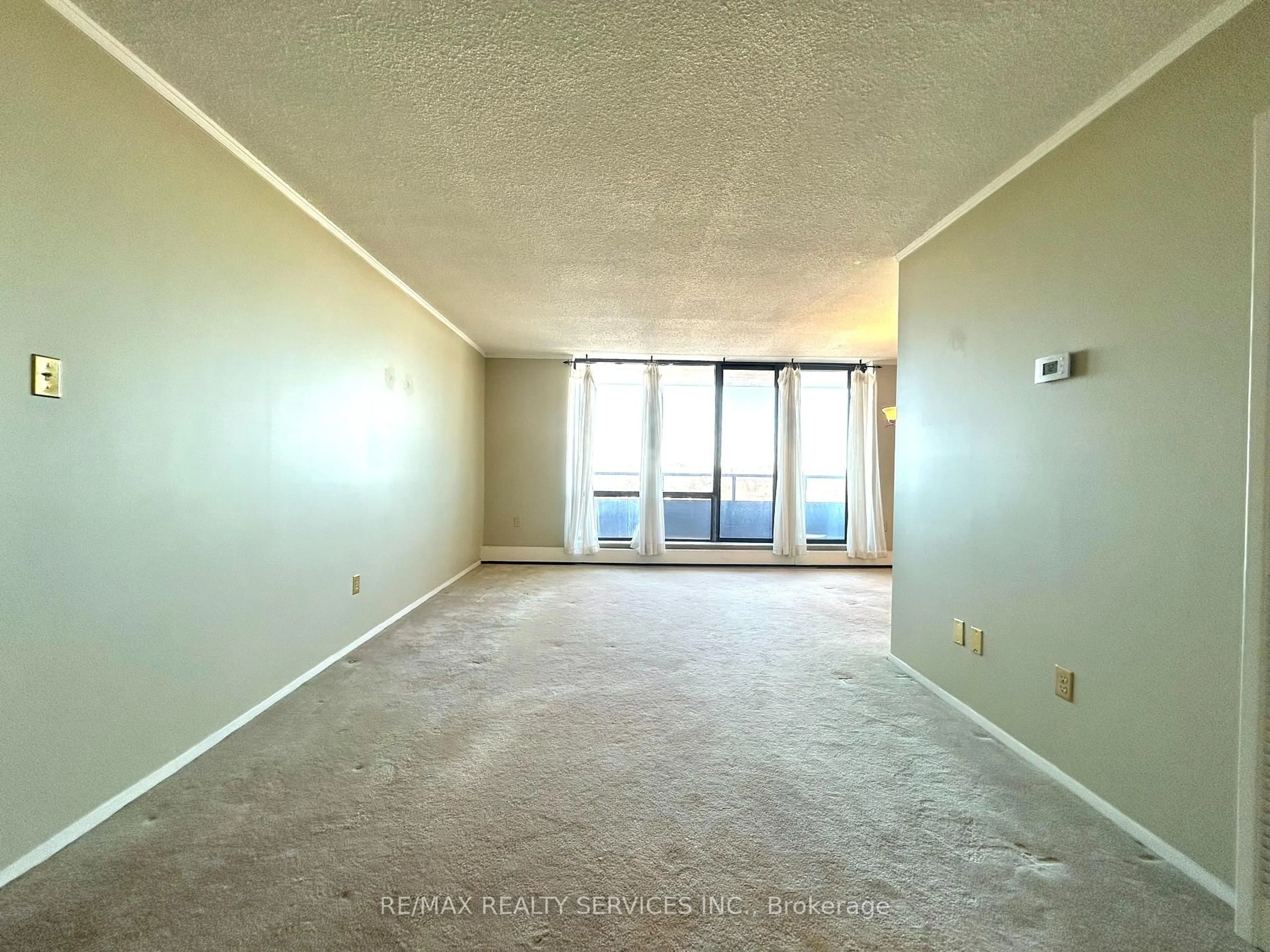 A pic of a room for 2929 Aquitaine Ave #701, Mississauga Ontario L5N 2C7