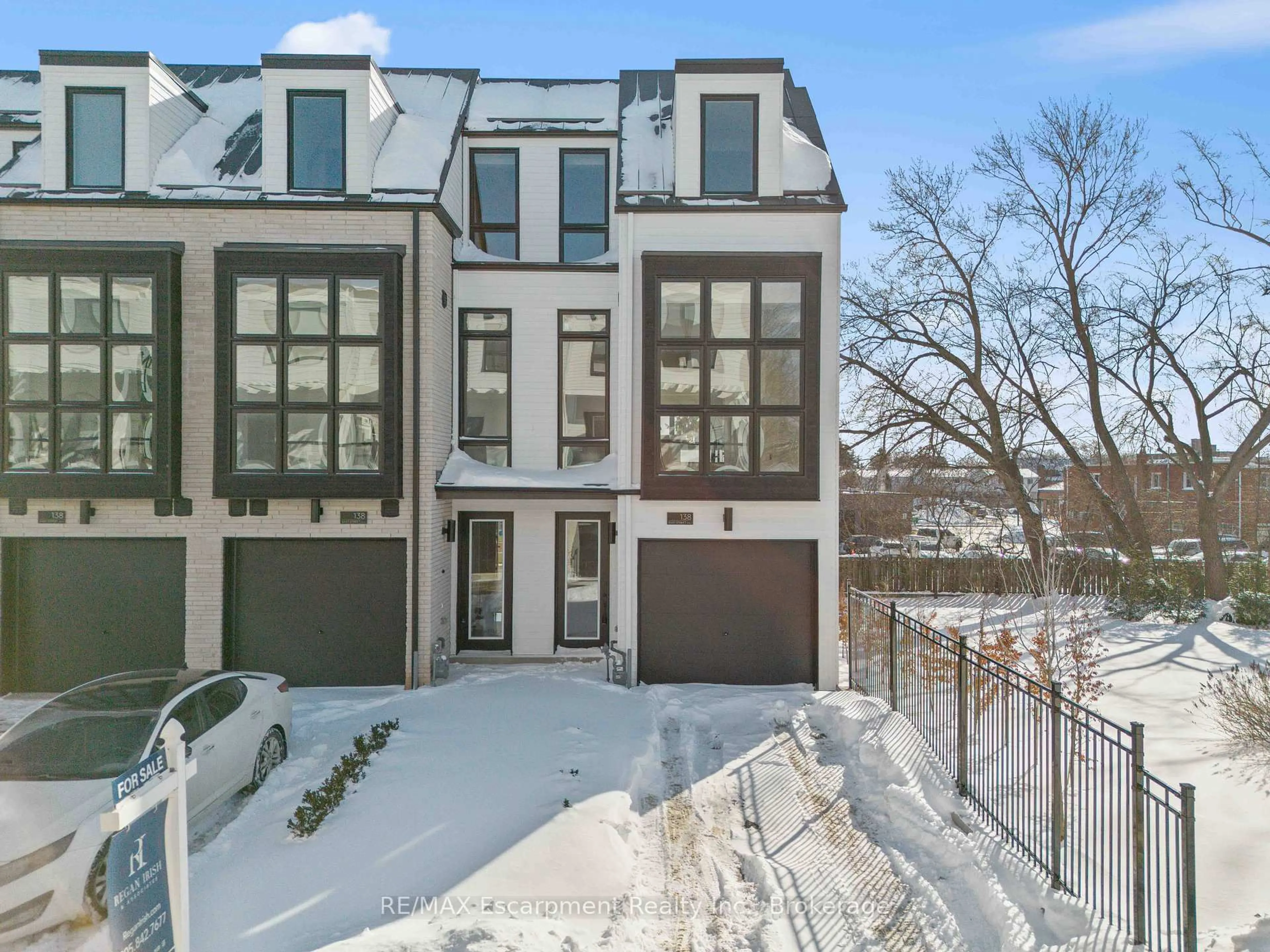 Home with brick exterior material, street for 138 EAST St #6, Oakville Ontario L6L 0H9