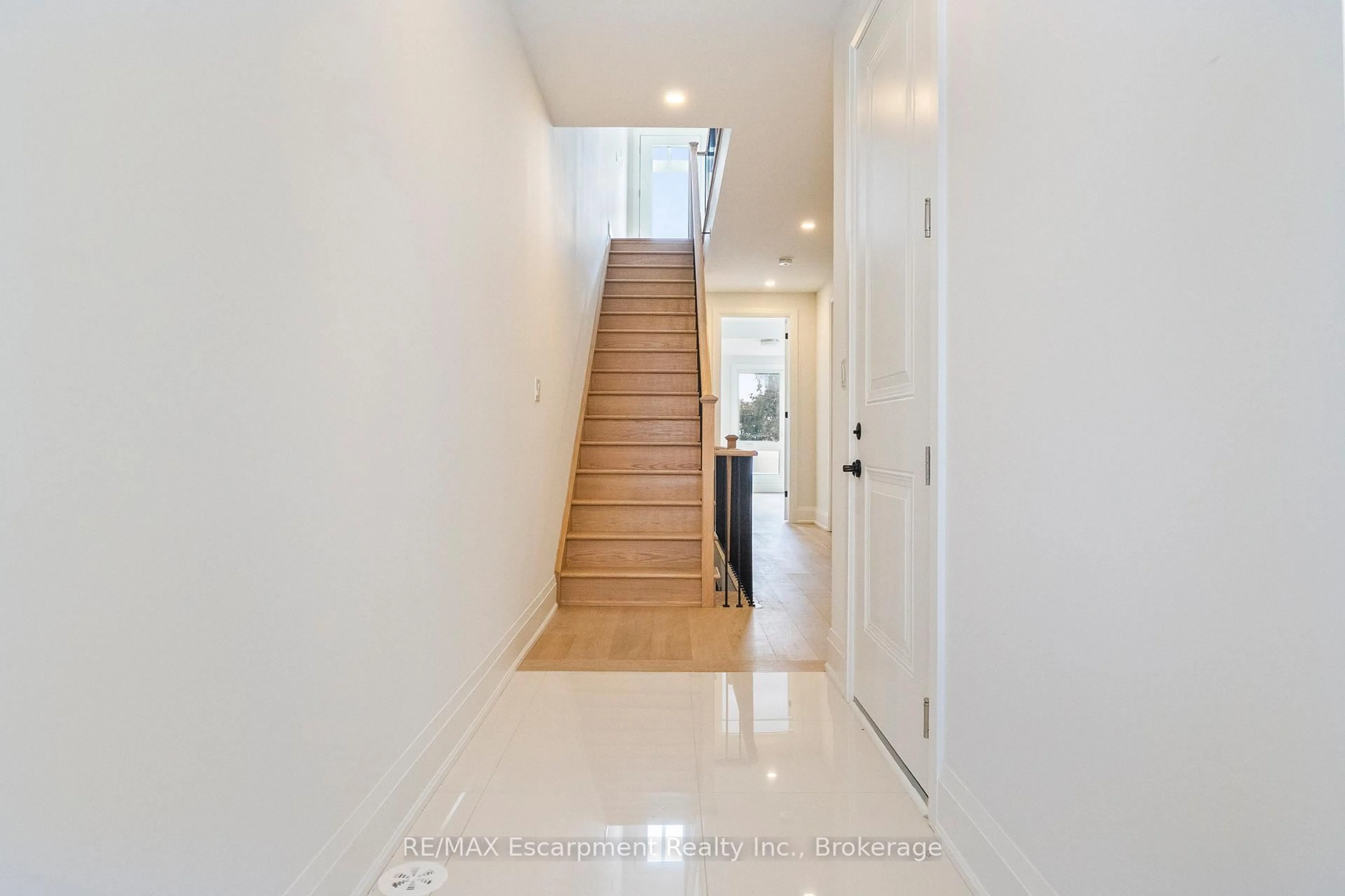 Unknown for 138 EAST St #6, Oakville Ontario L6L 0H9