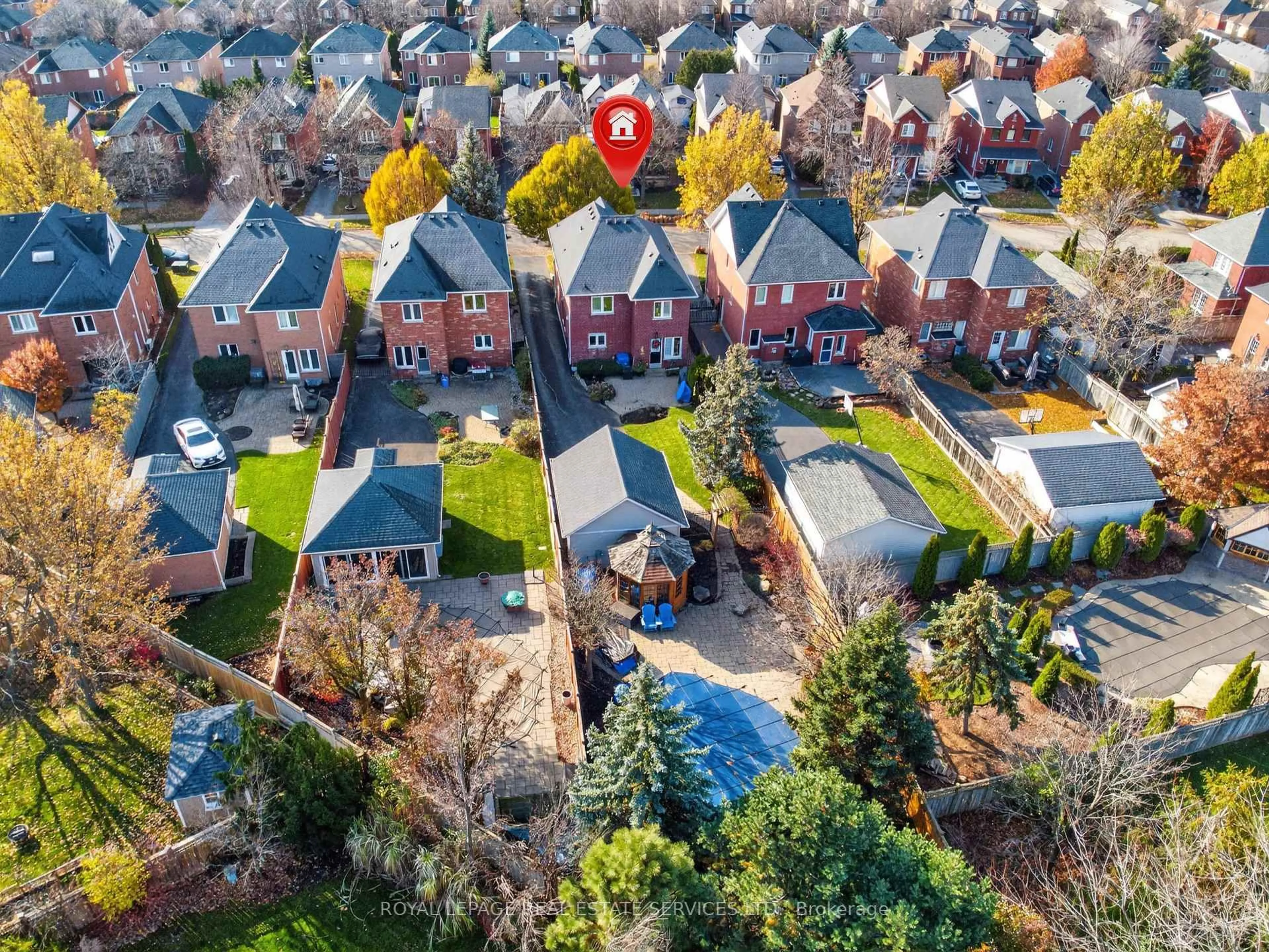 A pic from outside/outdoor area/front of a property/back of a property/a pic from drone, street for 2393 Ennerdale Rd, Oakville Ontario L6H 6N5