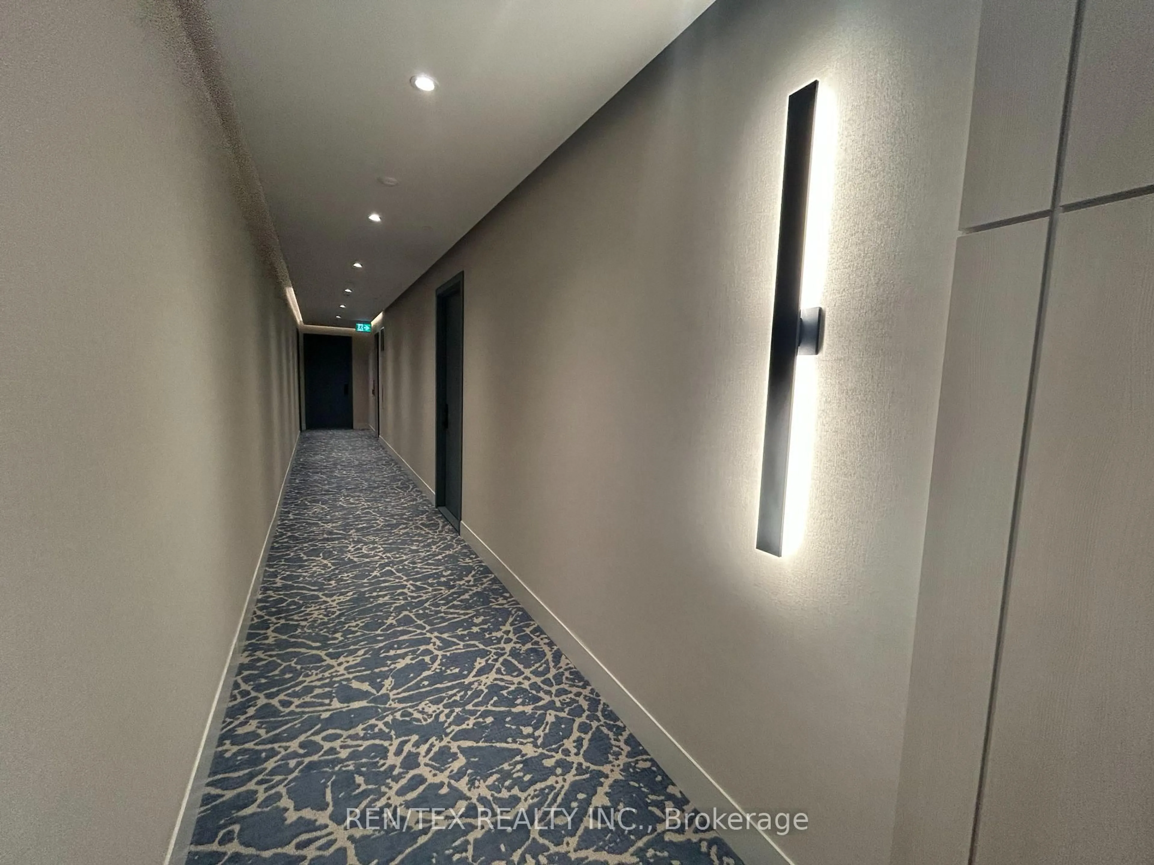 Indoor foyer for 1063 Douglas Mccurdy Common #706, Mississauga Ontario L5G 4B1