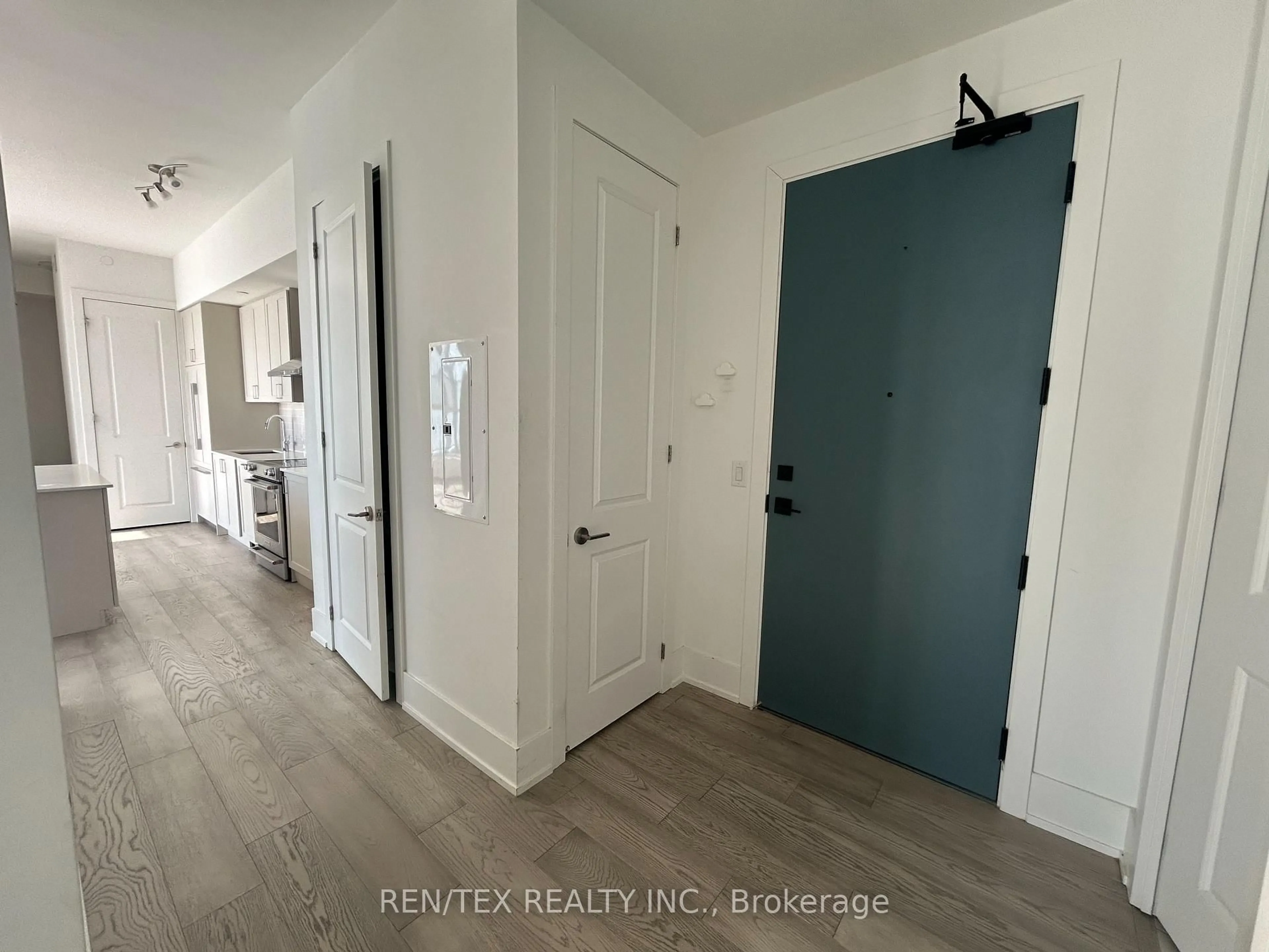 Indoor entryway for 1063 Douglas Mccurdy Common #706, Mississauga Ontario L5G 4B1