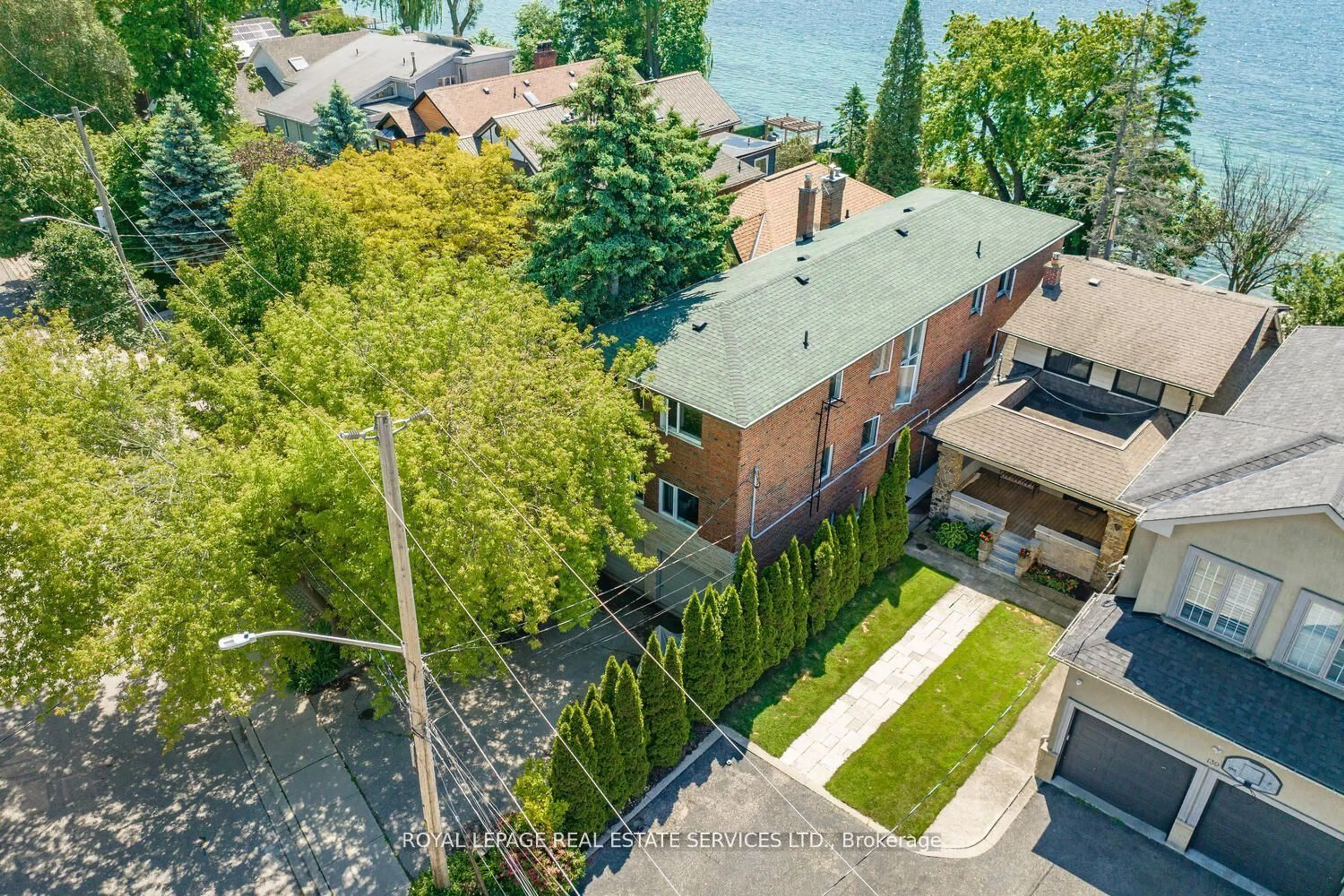 A pic from outside/outdoor area/front of a property/back of a property/a pic from drone, street for 135 Lake Shore Dr, Toronto Ontario M8V 2A1