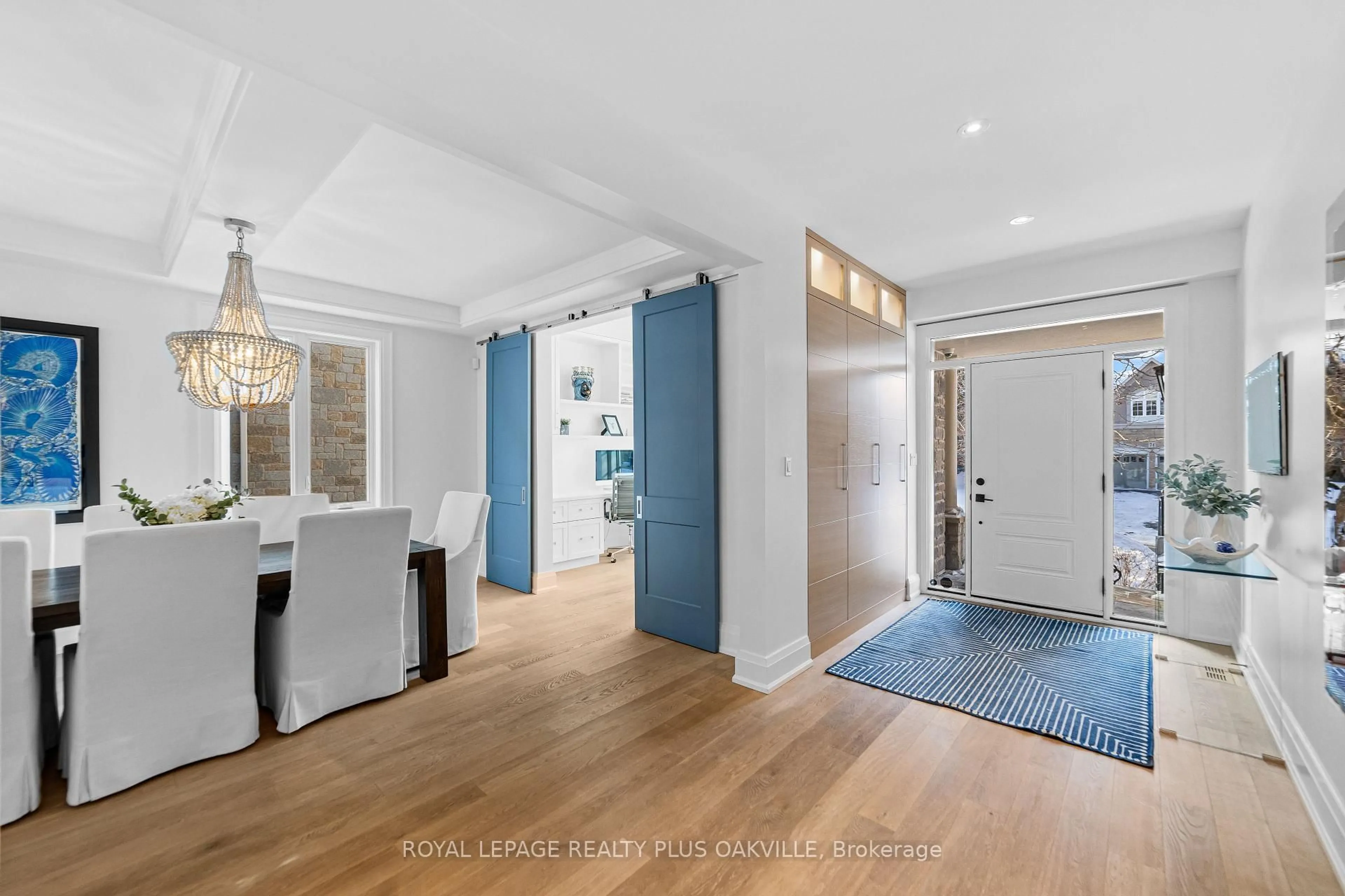 Indoor entryway for 77 Spring Azure Cres, Oakville Ontario L6L 6V8