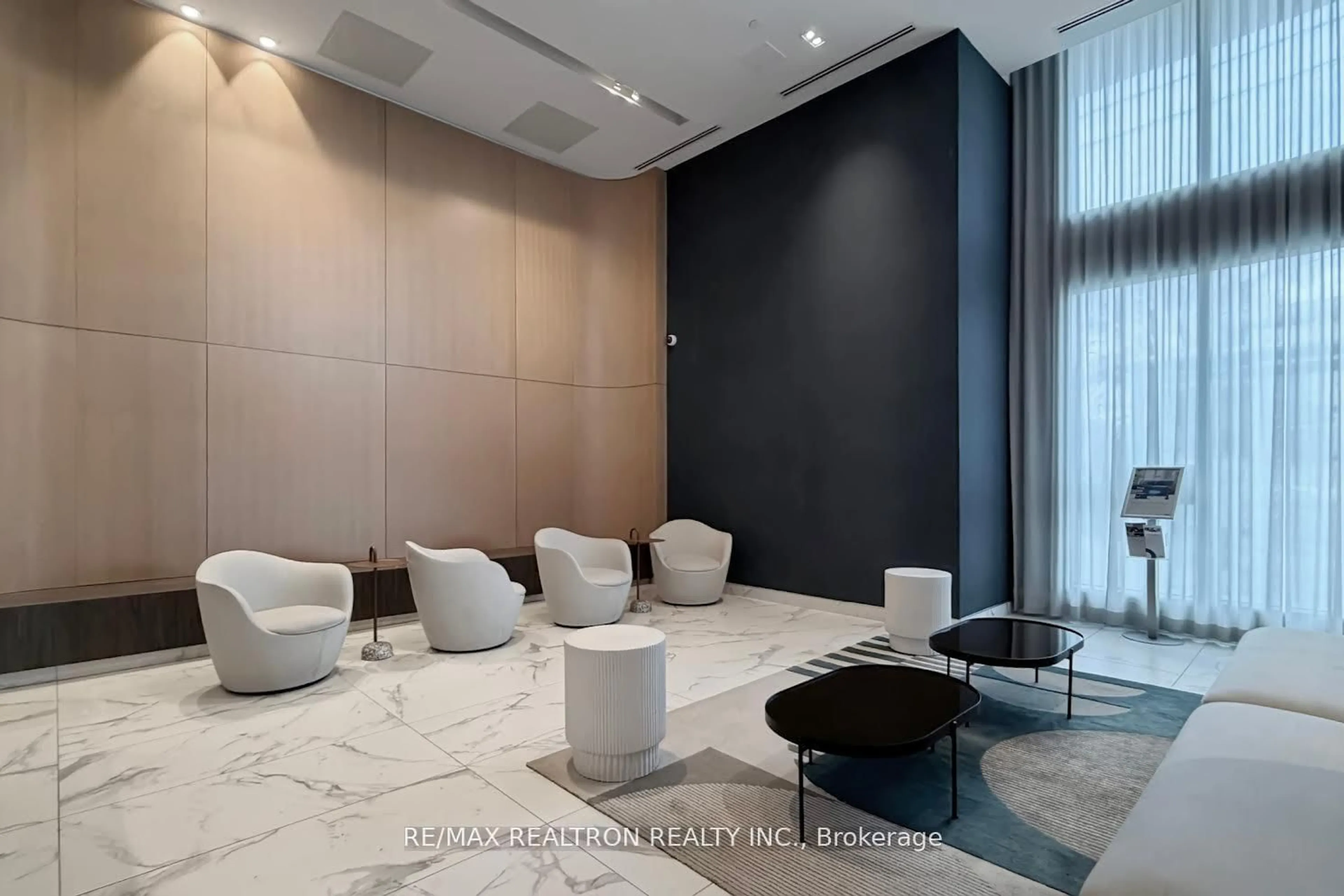 Indoor foyer for 1195 The Queensway #617, Toronto Ontario M8Z 1R6