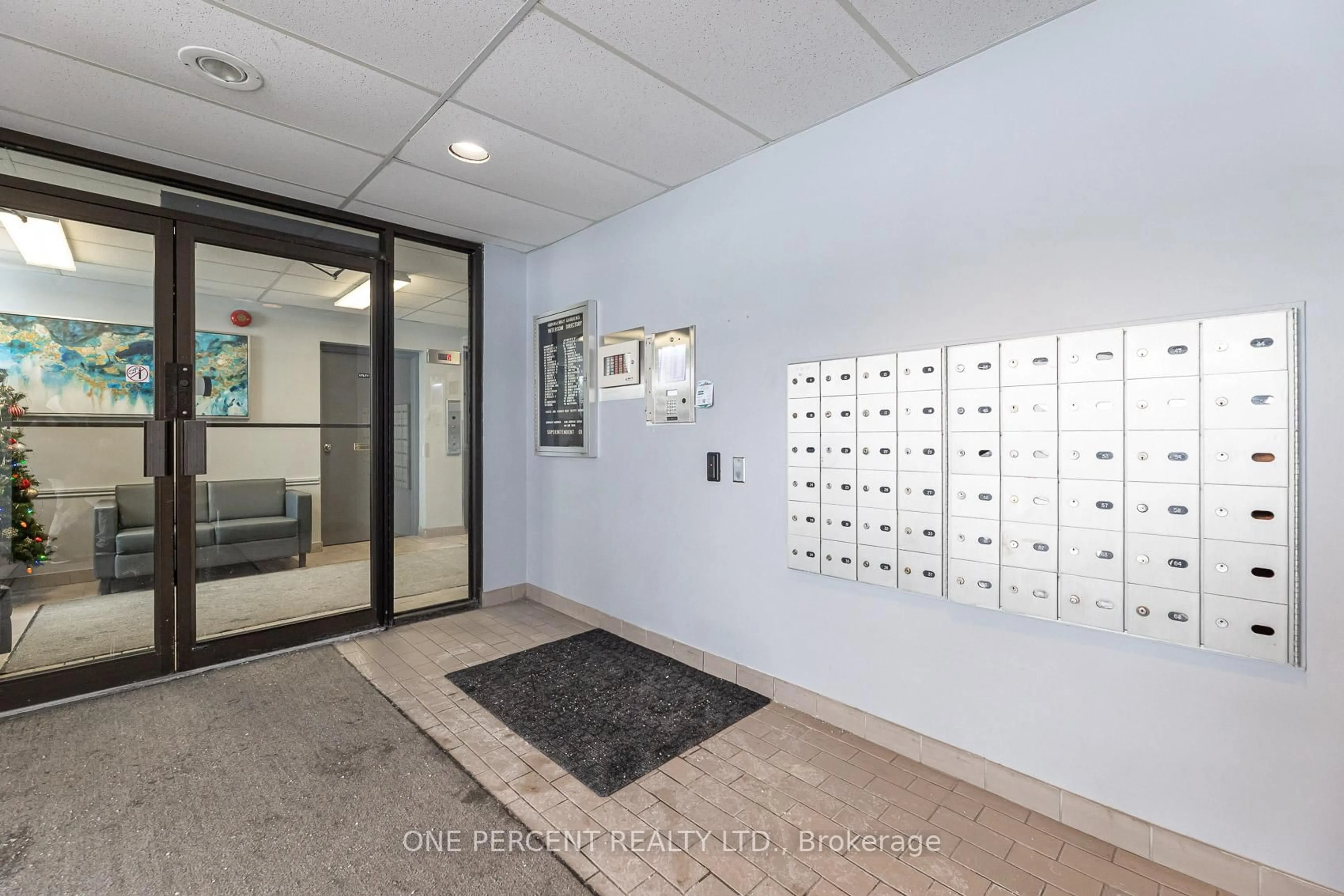 Indoor foyer for 16 Fourth St #25, Orangeville Ontario L9W 4N7