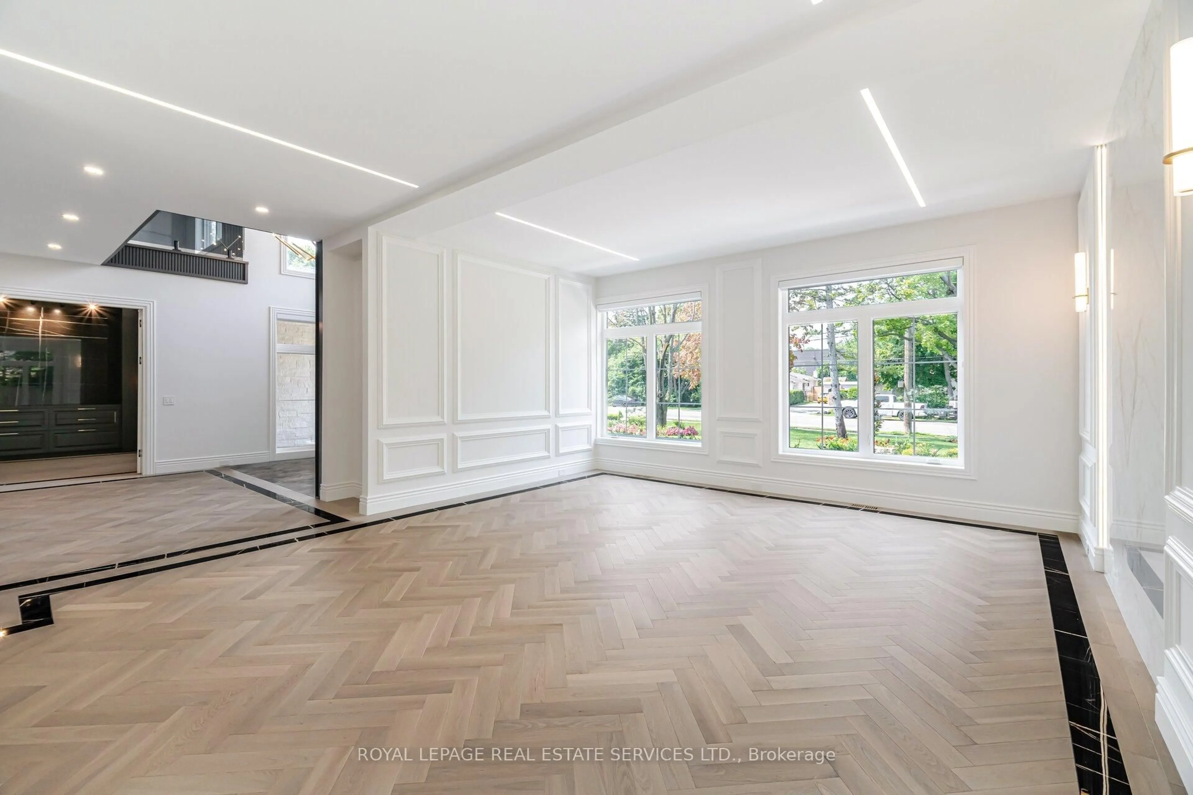 Unknown for 2014 Lakeshore Rd, Oakville Ontario L6L 1G7