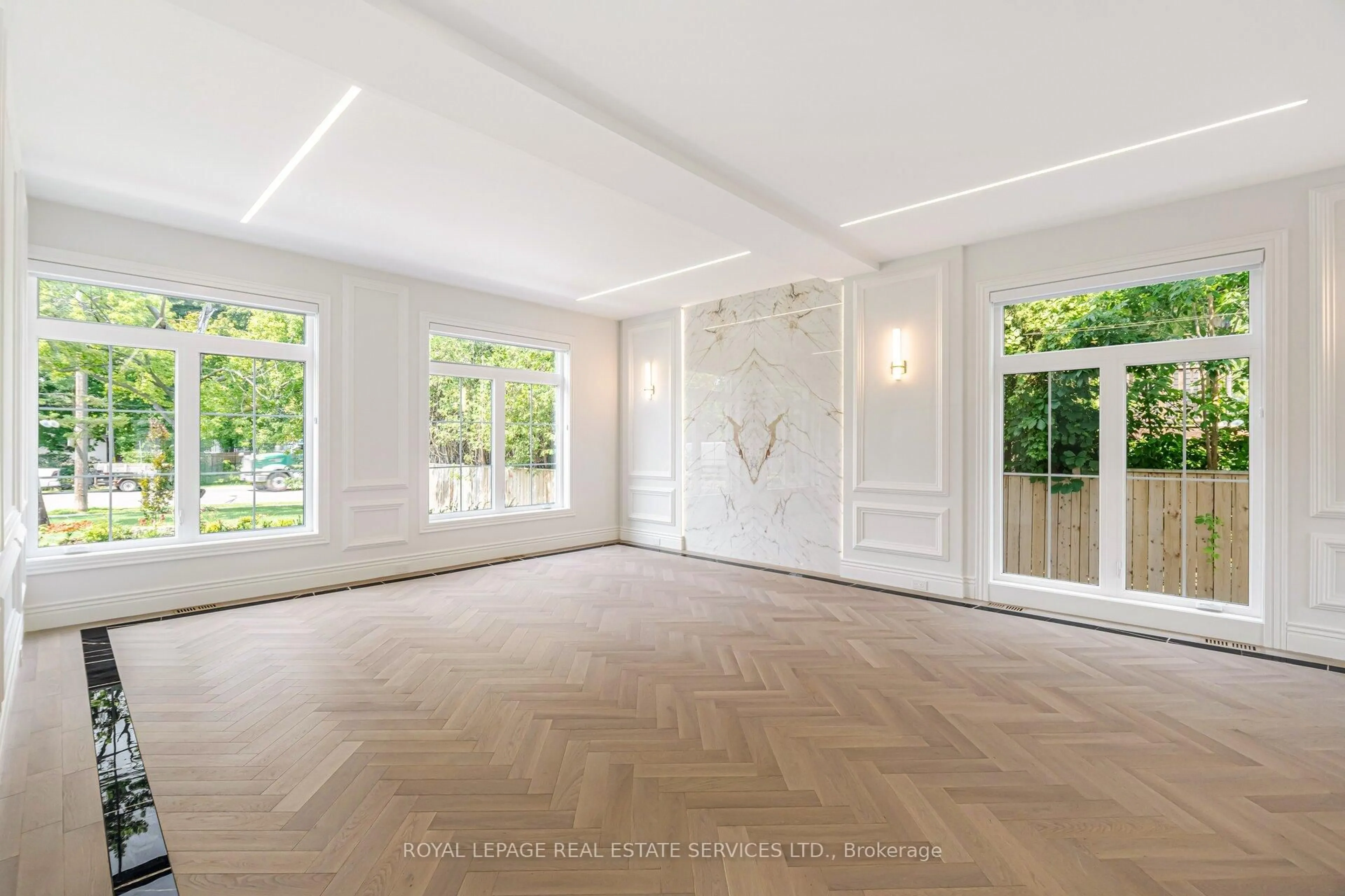 Unknown for 2014 Lakeshore Rd, Oakville Ontario L6L 1G7