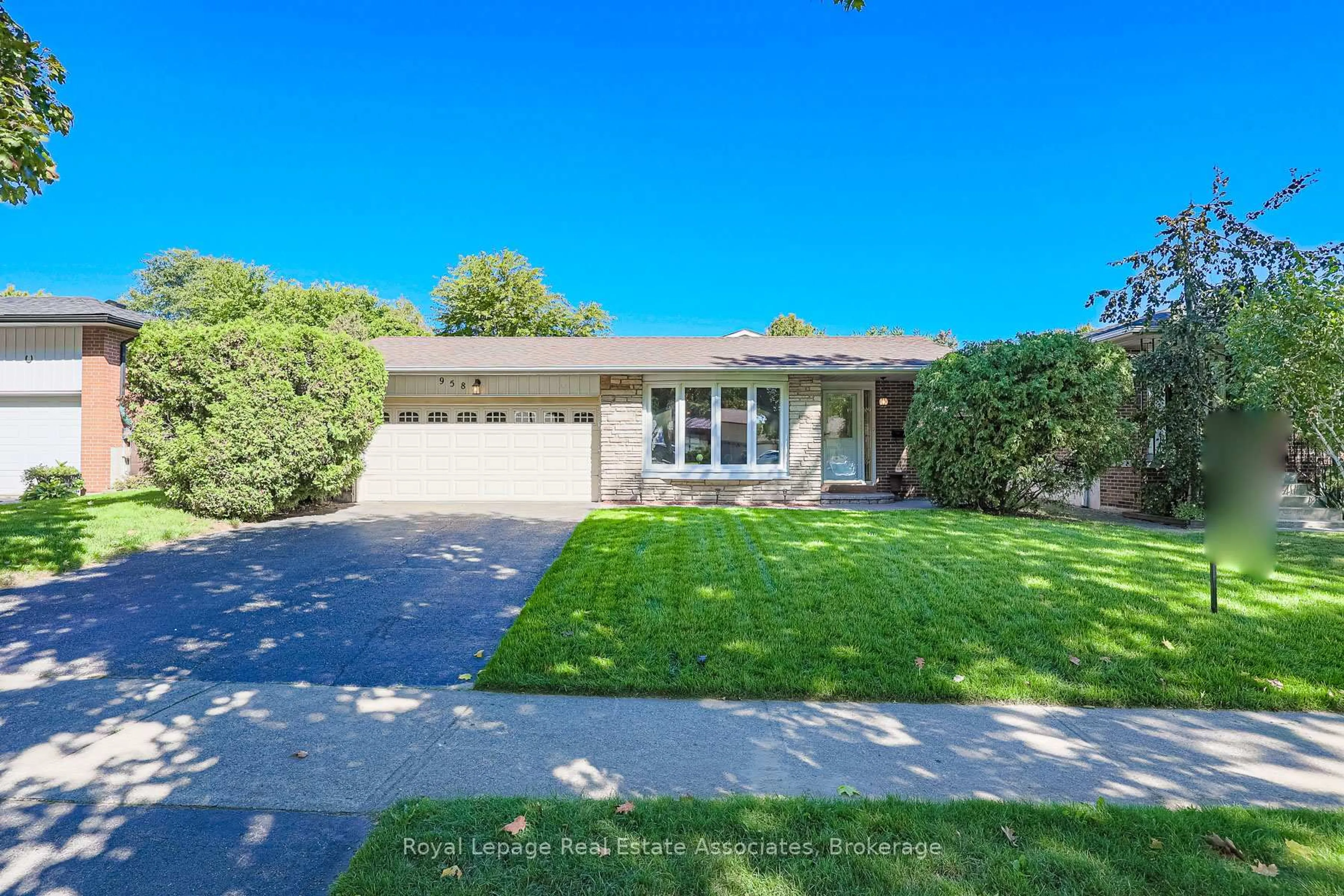 Unknown for 958 Fletcher Valley Cres, Mississauga Ontario L5J 2X7