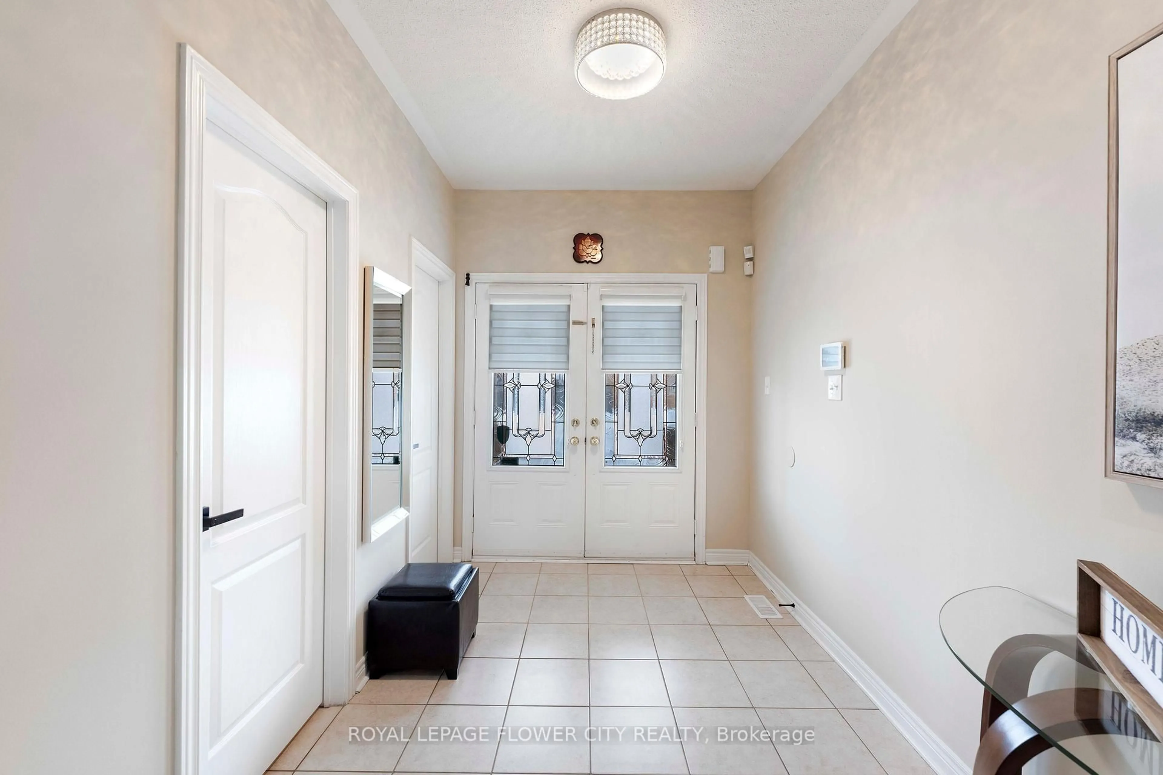 Indoor foyer for 91 ABITIBI LAKE Dr, Brampton Ontario L6R 0V7