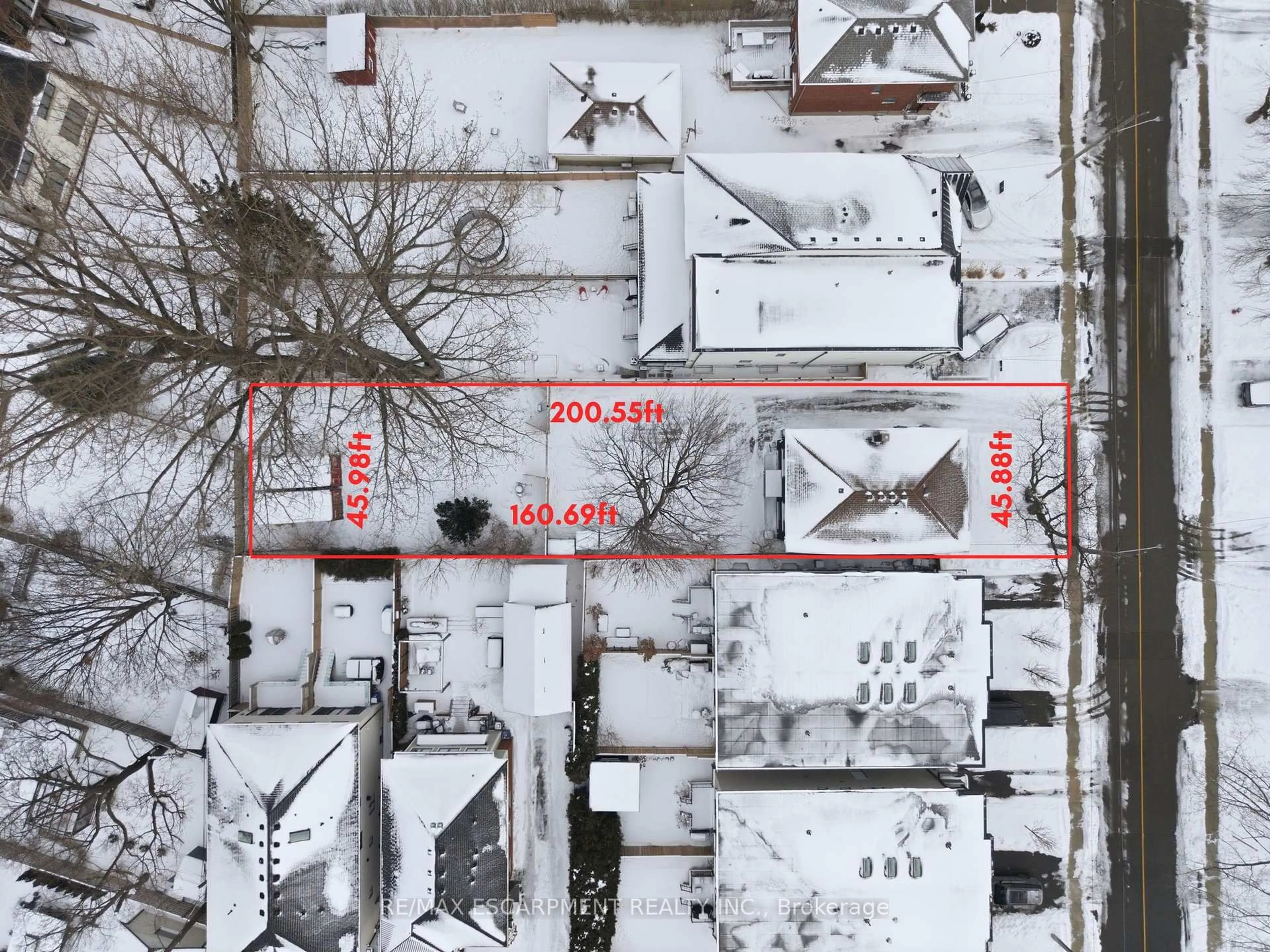 A pic from outside/outdoor area/front of a property/back of a property/a pic from drone, building for 43 Broadview Ave, Mississauga Ontario L5H 2S8