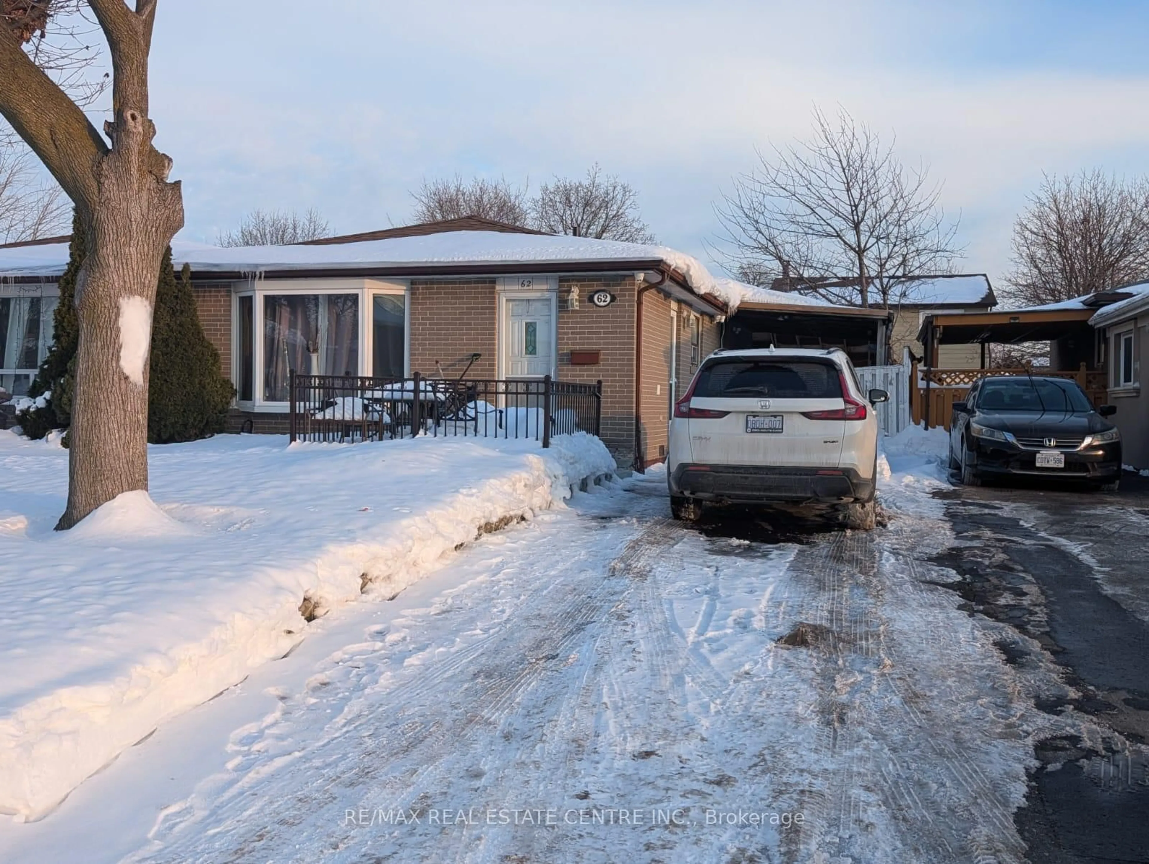A pic from outside/outdoor area/front of a property/back of a property/a pic from drone, street for 62 Flamingo Cres, Brampton Ontario L6T 2G5